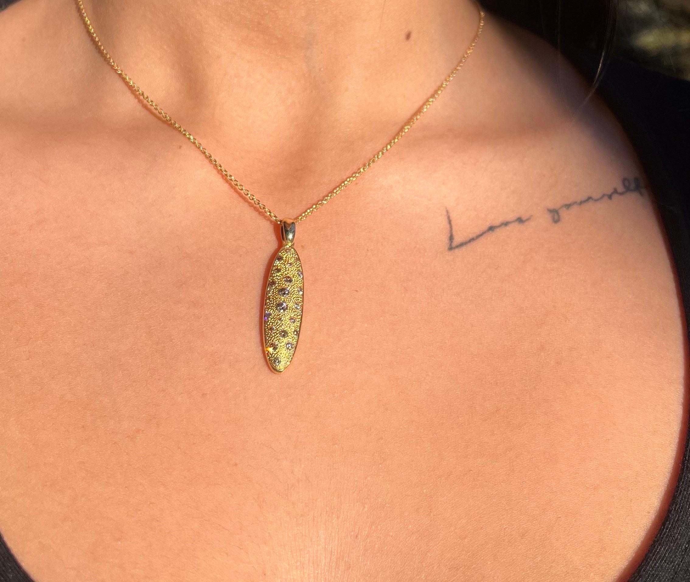 Taglio rotondo Garavelli  Ciondolo Dune Collection in oro giallo 18 Kt con diamanti marroni in vendita