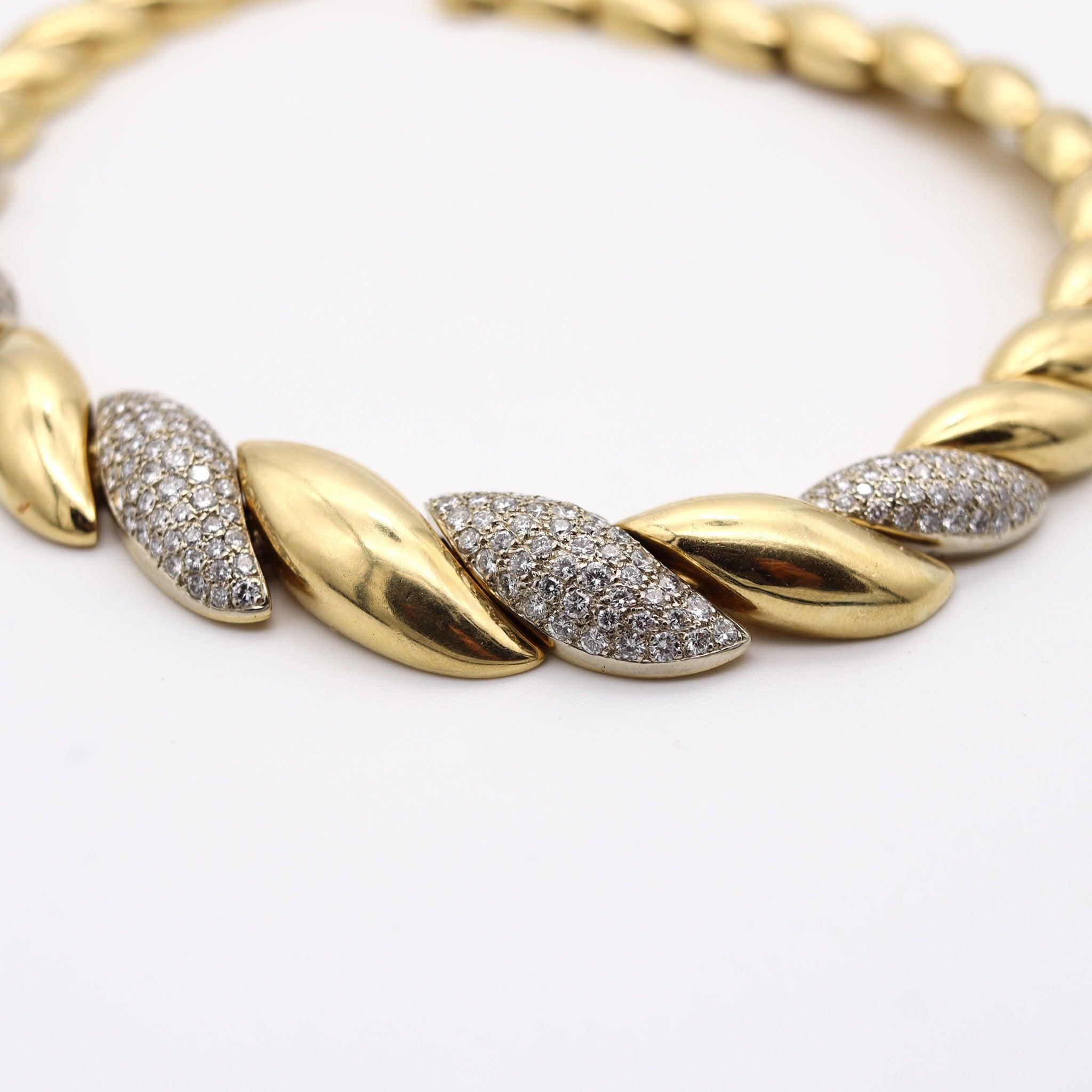 Garavelli Collana Gala Graduata in Oro Giallo 18Kt con 10,32 Ctw di Diamanti in vendita 5