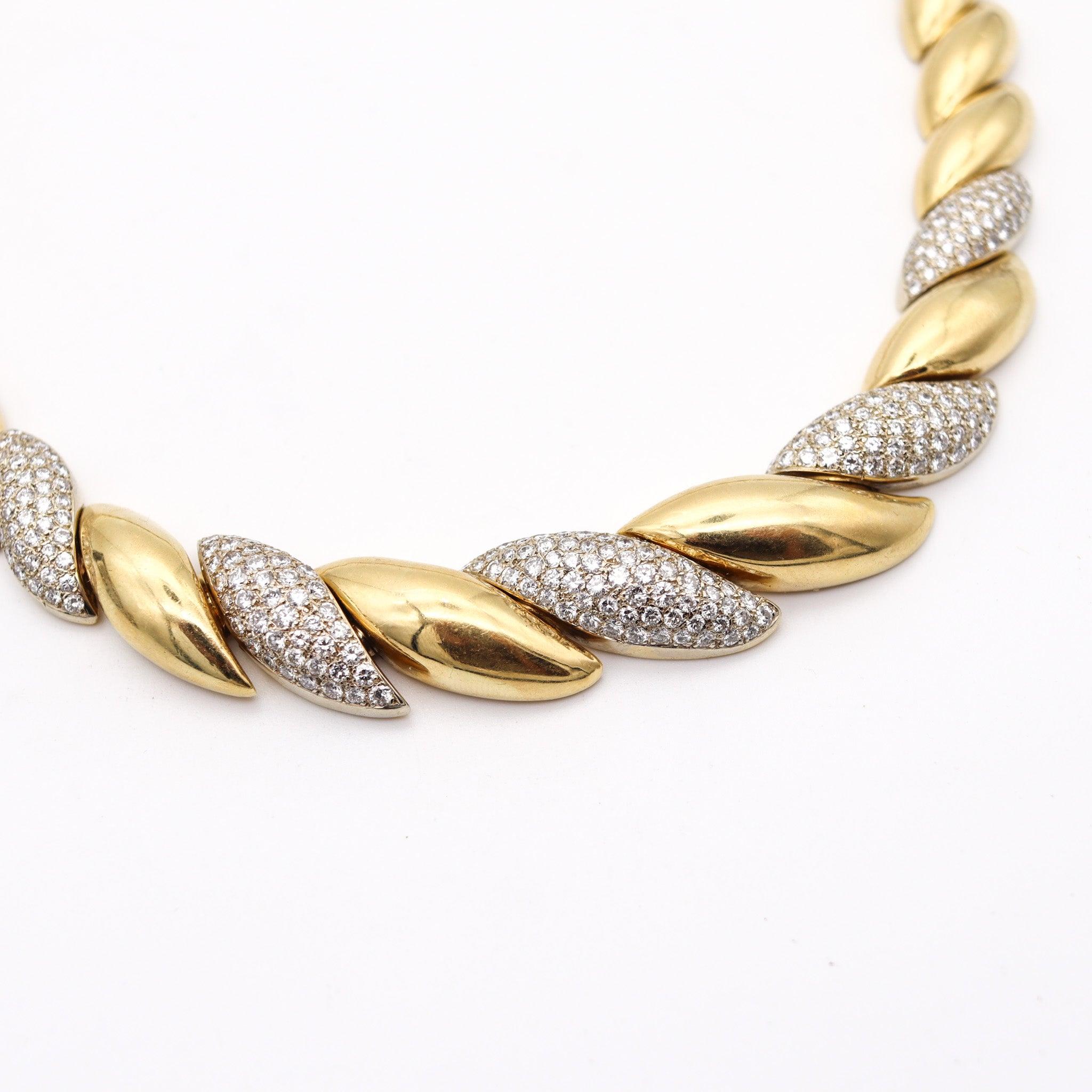 Modernista Garavelli Collana Gala Graduata in Oro Giallo 18Kt con 10,32 Ctw di Diamanti in vendita
