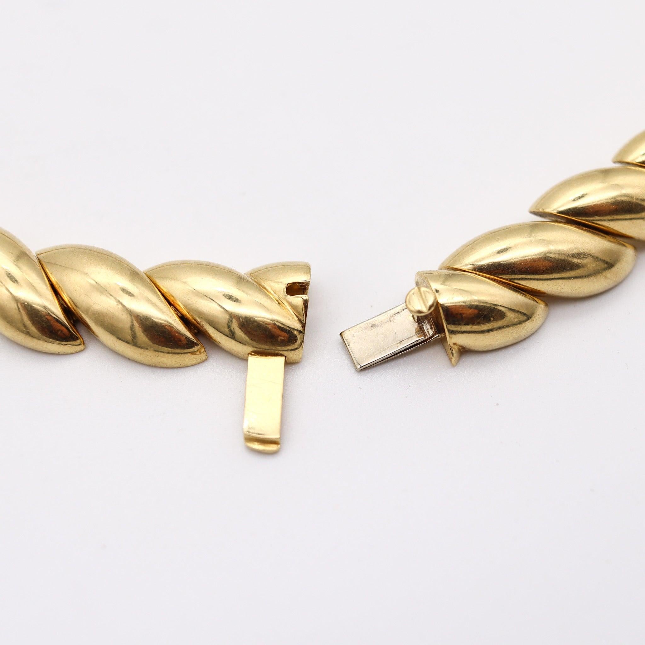 Garavelli Collana Gala Graduata in Oro Giallo 18Kt con 10,32 Ctw di Diamanti In condizioni ottime in vendita a Miami, FL