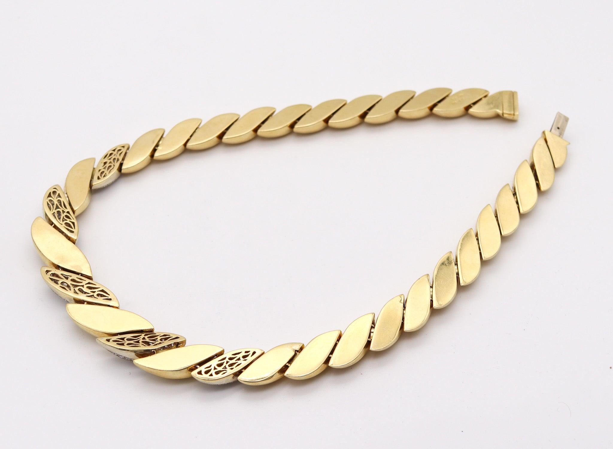 Garavelli Collana Gala Graduata in Oro Giallo 18Kt con 10,32 Ctw di Diamanti in vendita 1
