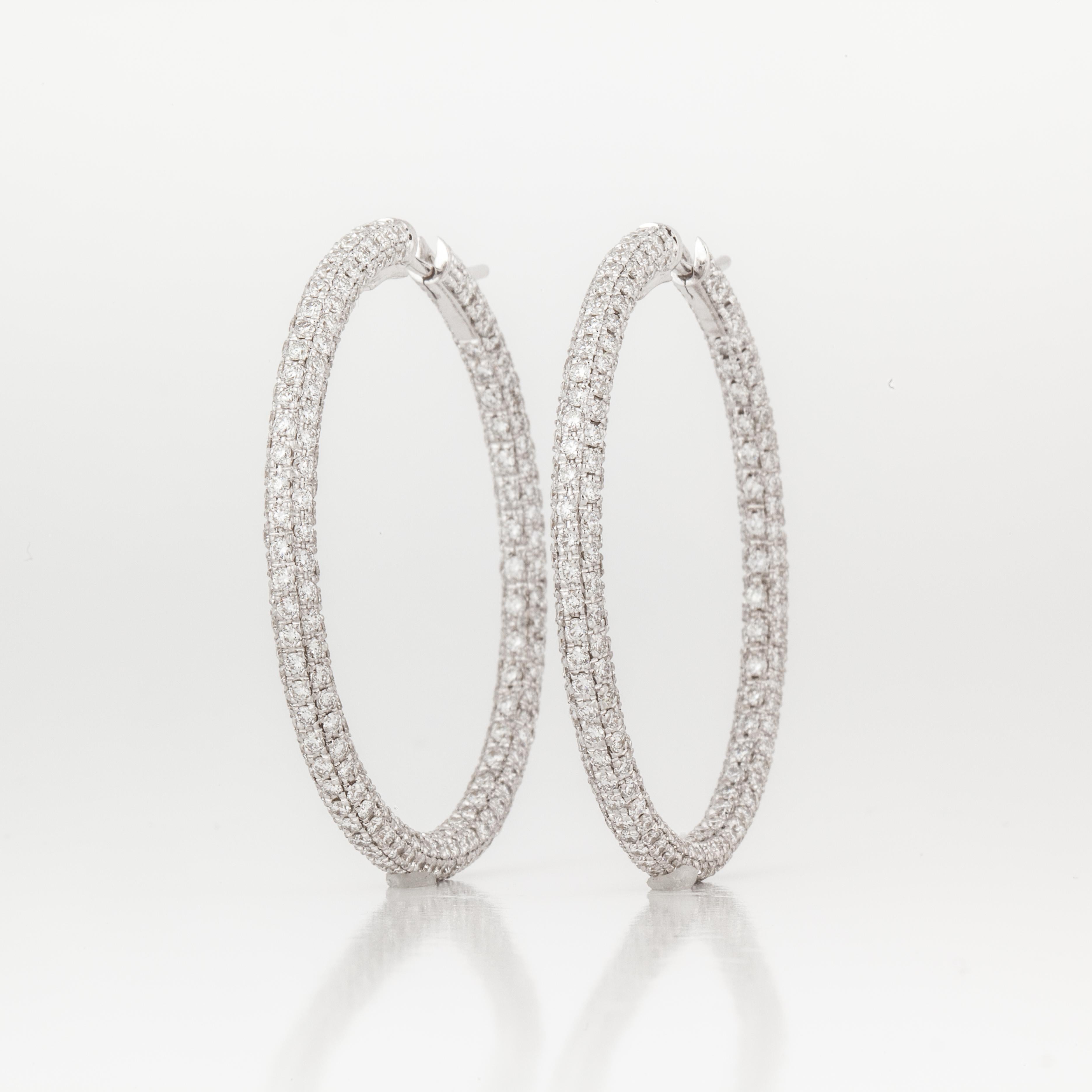 Garavelli, grandes boucles d'oreilles créoles en or blanc 18 carats avec diamants Bon état - En vente à Houston, TX