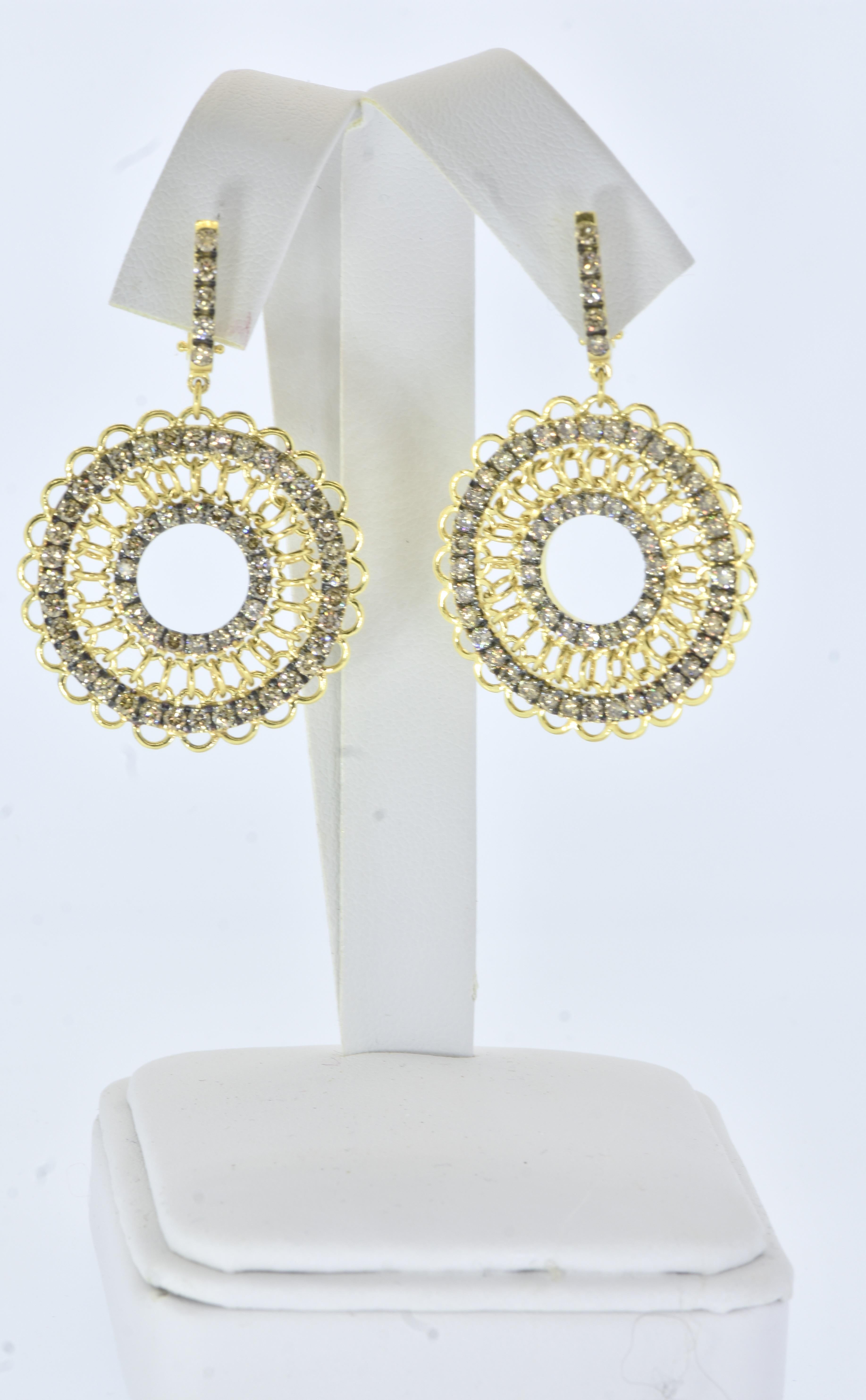 Garavelli Rinascimento earrings, from their renaissance collection, crafted in in both yellow and white gold. They are 1.75 inches long, and possessing 118 brilliant cut diamonds. The diamonds are a fancy yellow/brown color set in 18K blackened