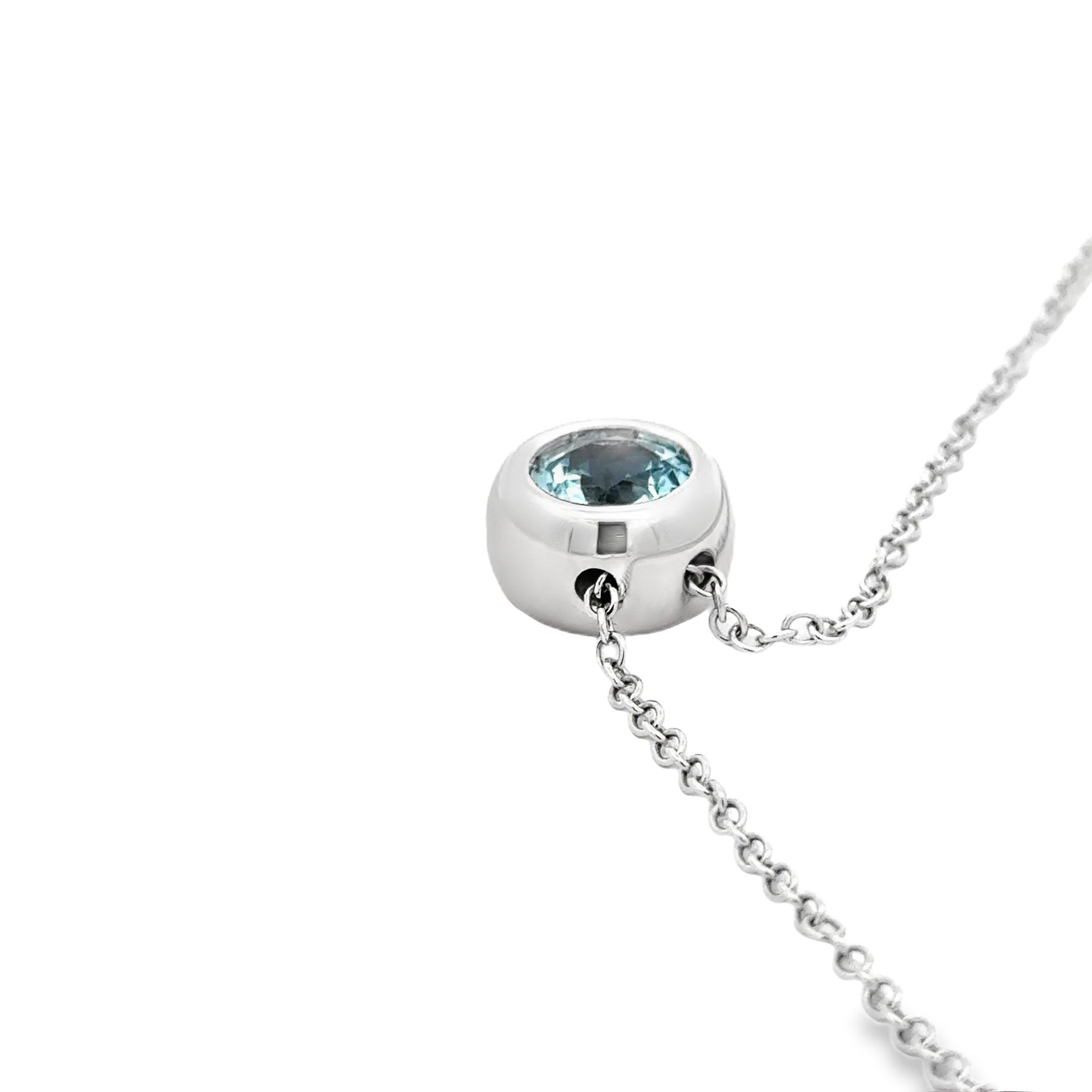 Round Cut Garavelli  Round Pendant in 18 Kt White Gold with Aquamarine For Sale