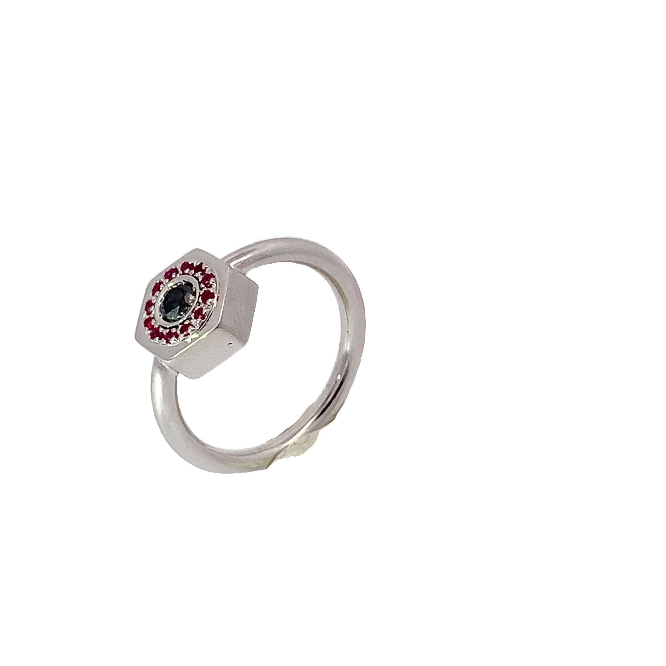 Garavelli Bolt-Anhänger aus Weißgold mit Kette, mit Rubinen und schwarzen Diamanten für Damen oder Herren im Angebot