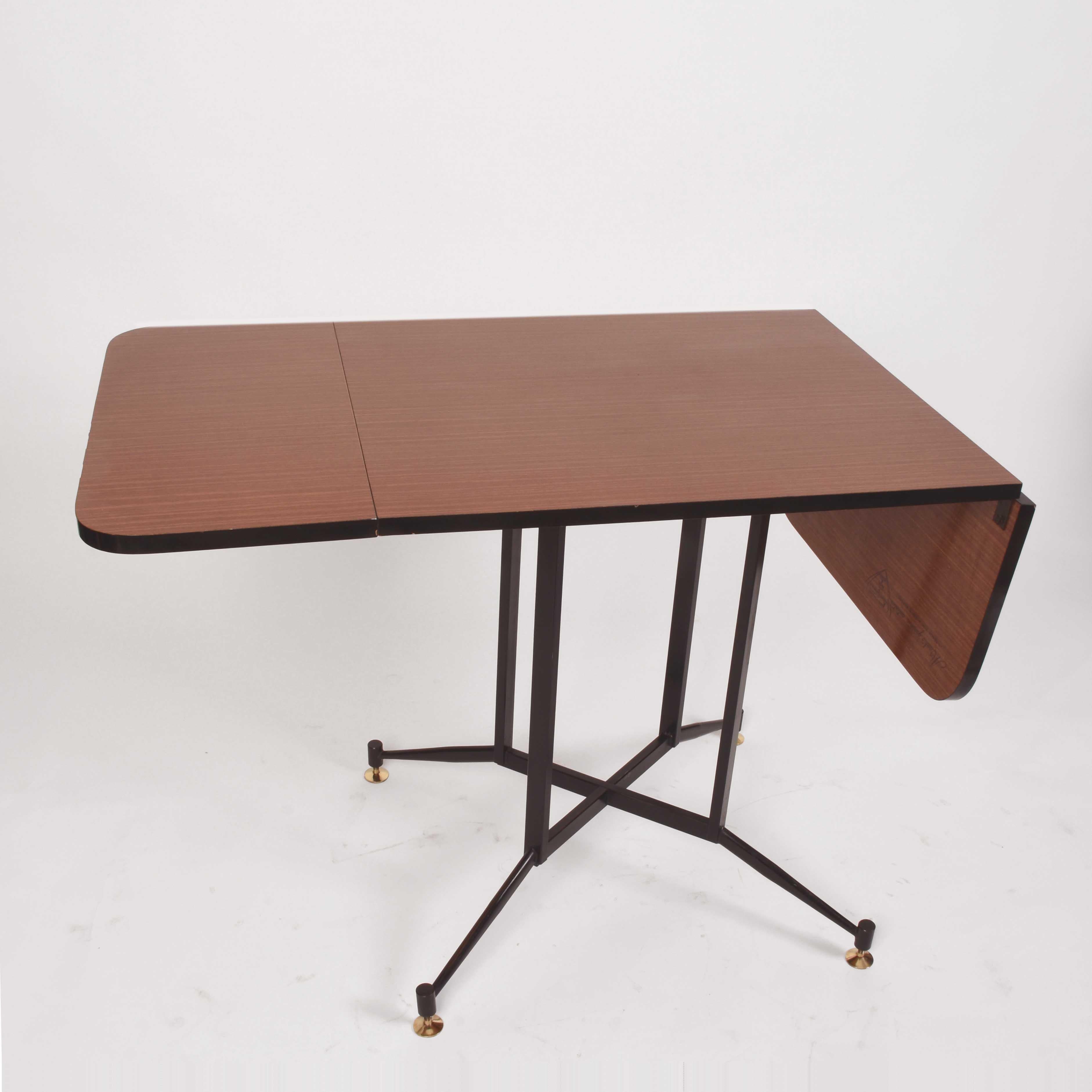 Mid-Century Modern Table Gardella en acier formica et laiton du milieu du siècle:: Laminati Plastici Italie 1950s en vente