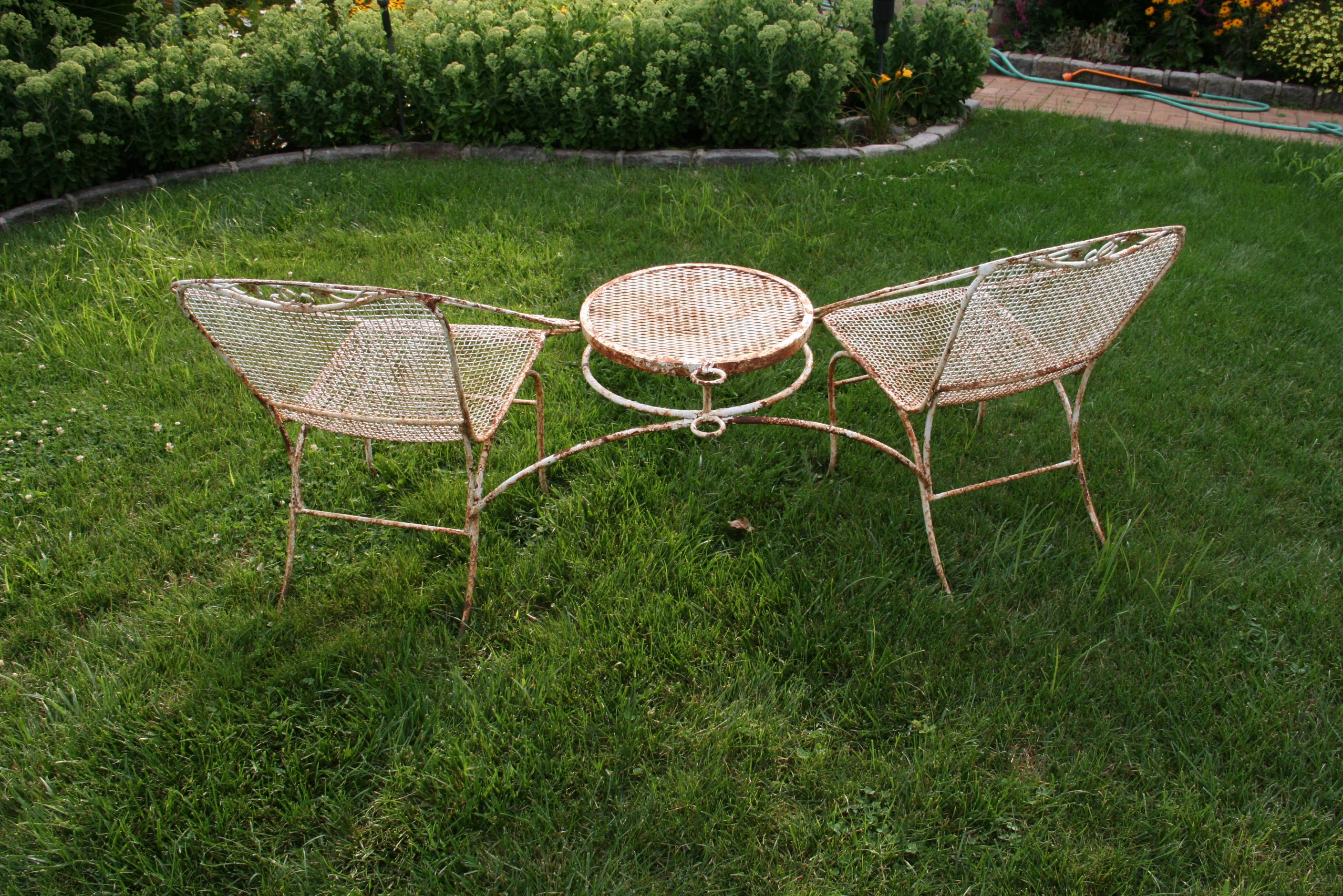 Garden Attached Double Seat and Table Garden Furniture by Saterini In Good Condition In Douglas Manor, NY