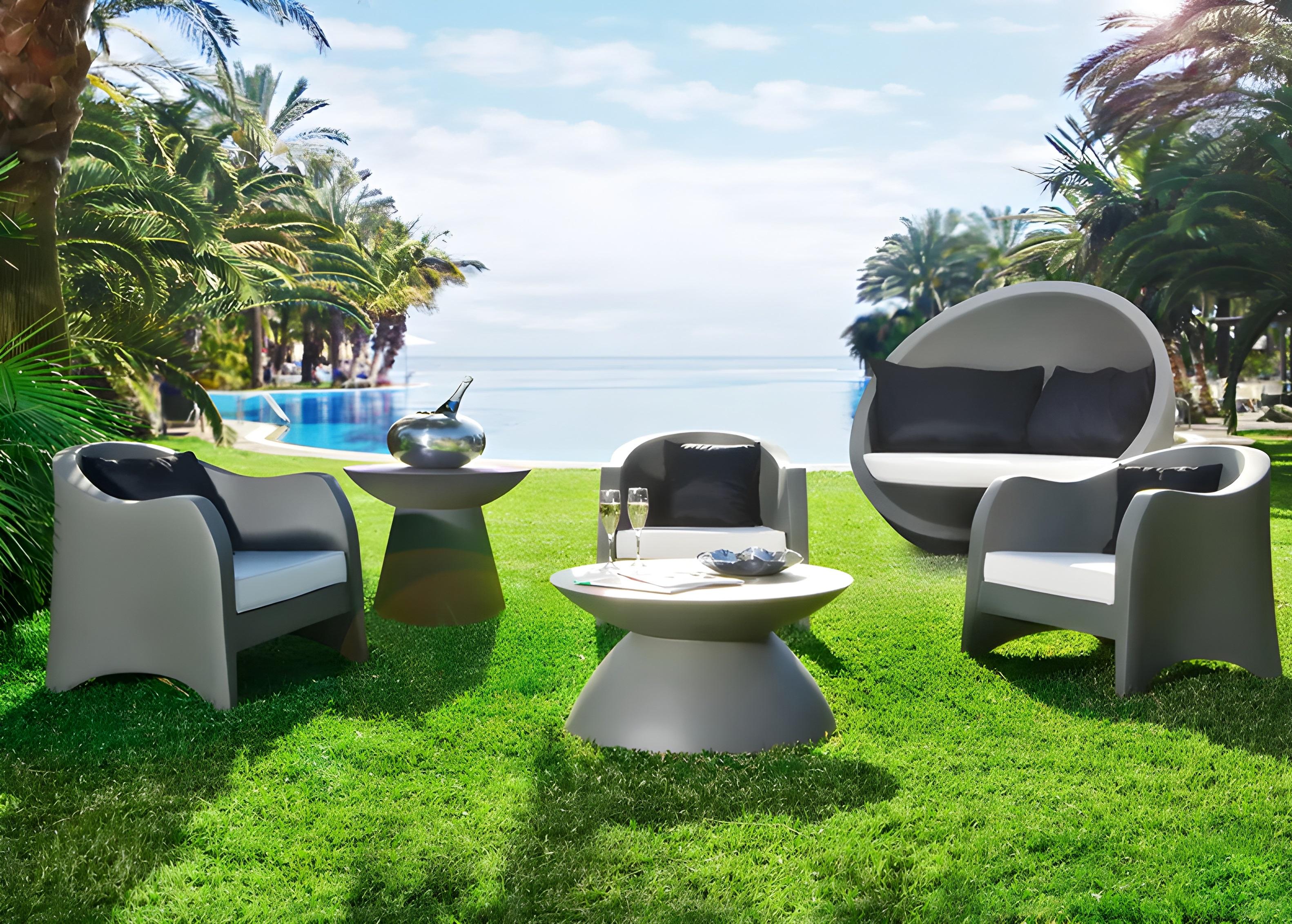 Gartenbett in mattem Weiß lackiert mit Sonnenschirmstoff im Angebot 2