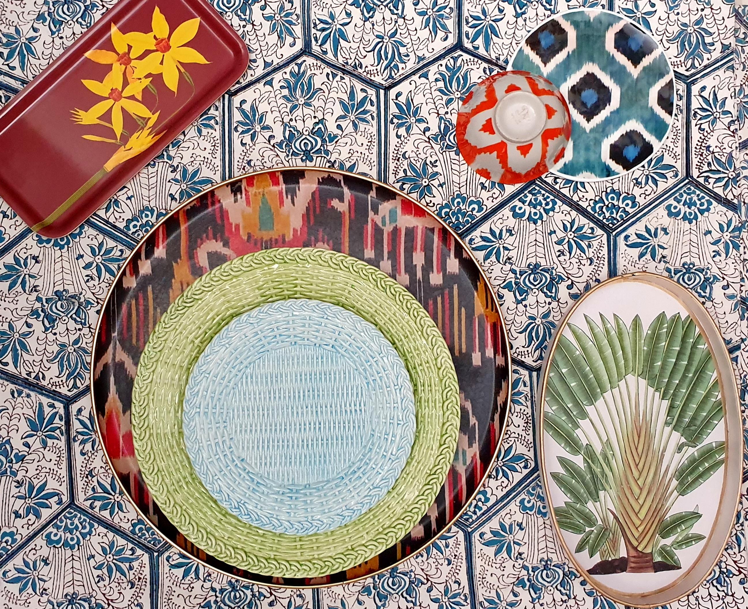 Blue as the skies and nice as the gardens that give the name to this collection
This handmade and hand painted plate reproducts the rattan plates used for picnic and outdoor lunches
Made in italy.