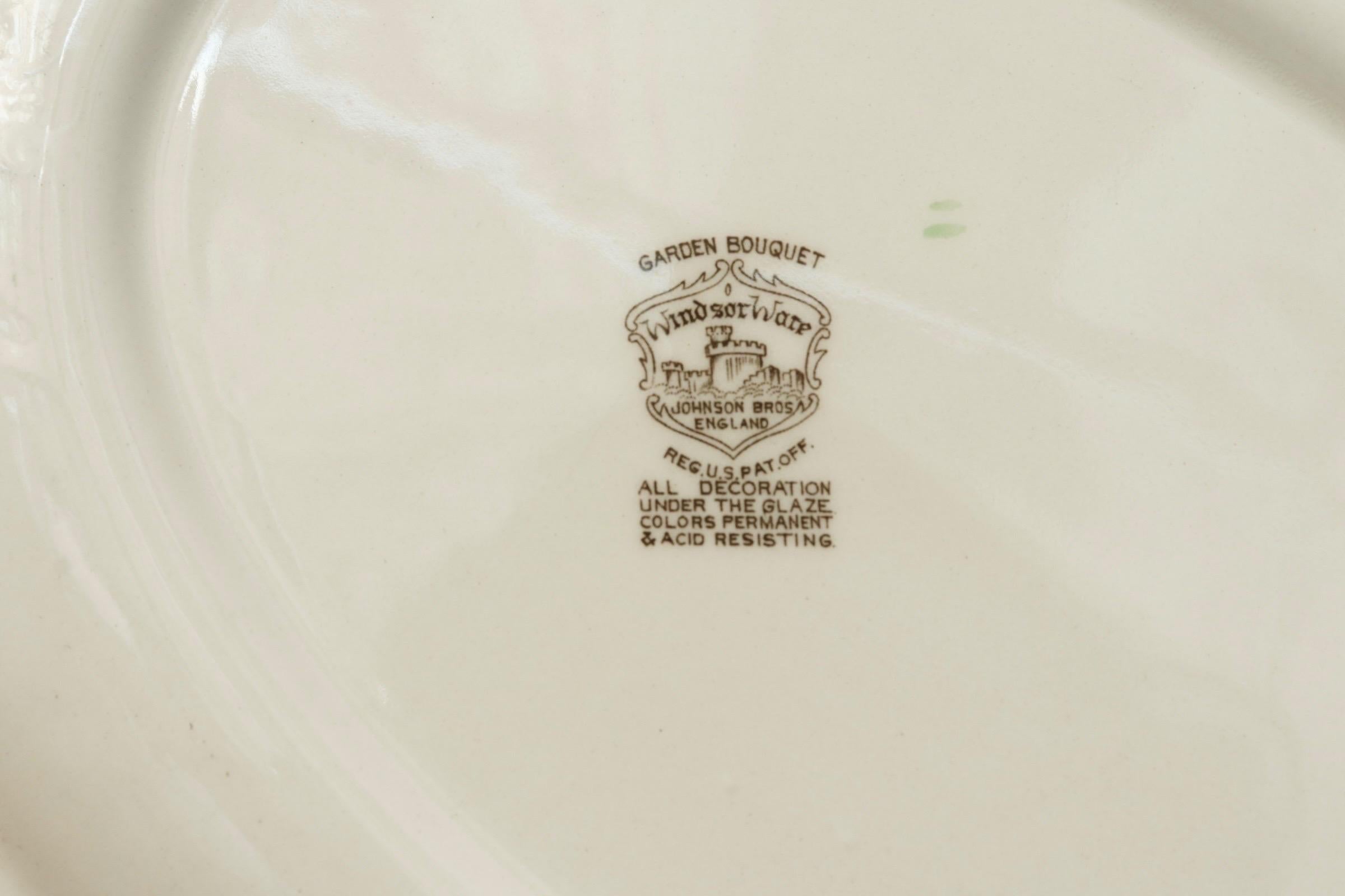 Piatto da portata in ceramica 'Garden Bouquet' Johnson Brothers in vendita 2