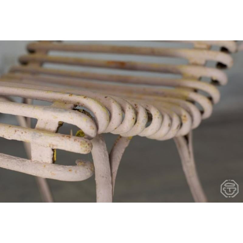 Sedia da giardino di Saint Sauveur De Arras, 1910

Design vintage
Sedia da giardino in ferro battuto, color rosé cipria, splendidamente invecchiata proveniente dalla regione di Arras in Francia. Nella sua patina originale, in buone