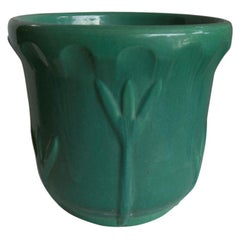 Vintage Garden City Iris Ceramic Planters in Tea Dust Green