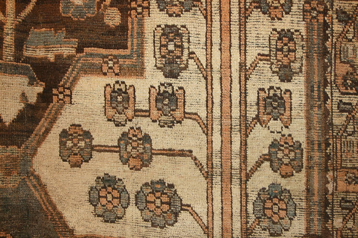 Antiker persischer Bakhtiari-Teppich im Gartendesign. 11 Fuß x 16 Fuß (Stammeskunst) im Angebot