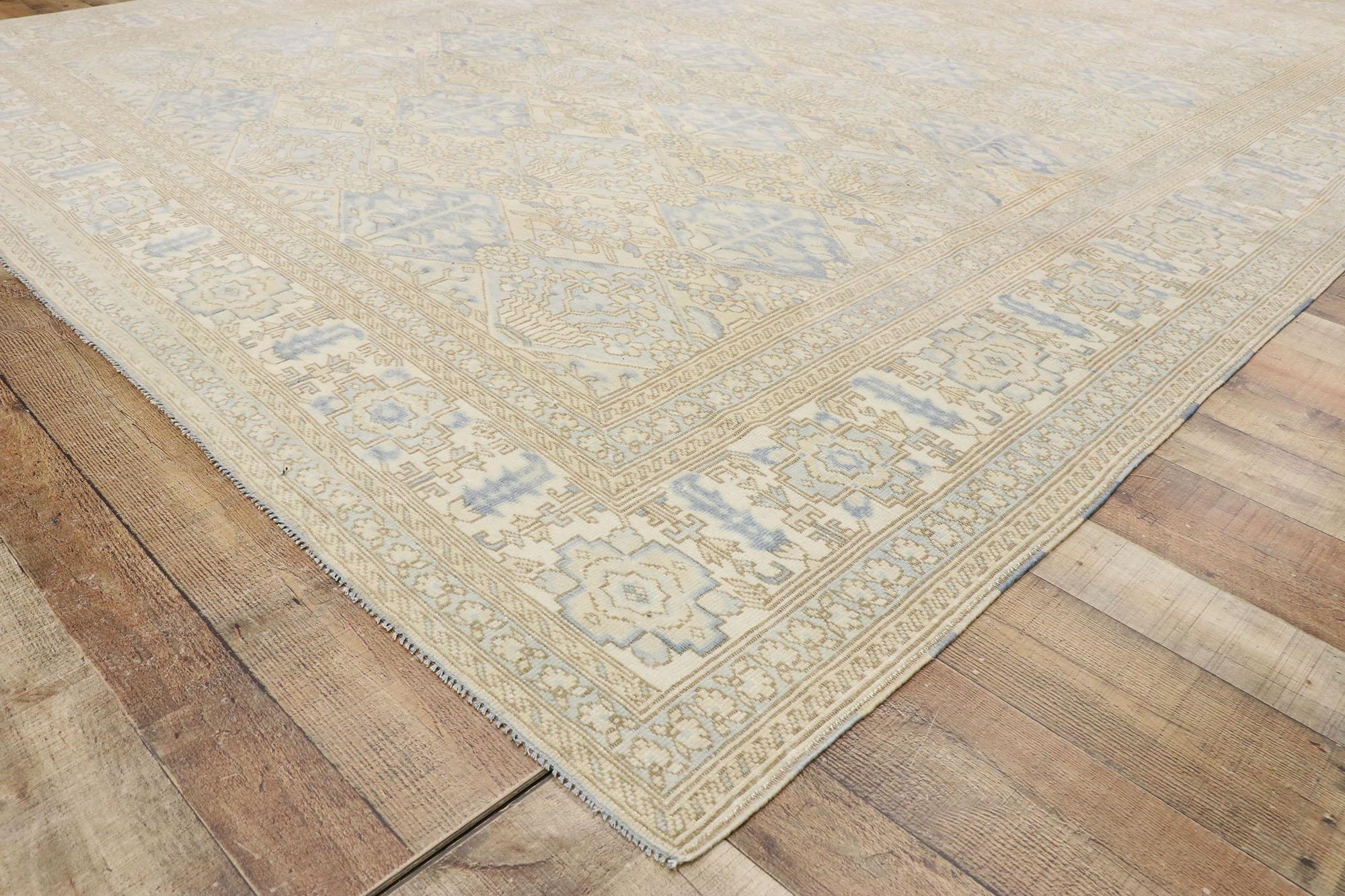 Türkischer Oushak-Teppich im Garten-Design mit modernem Coastal-Stil (Wolle) im Angebot