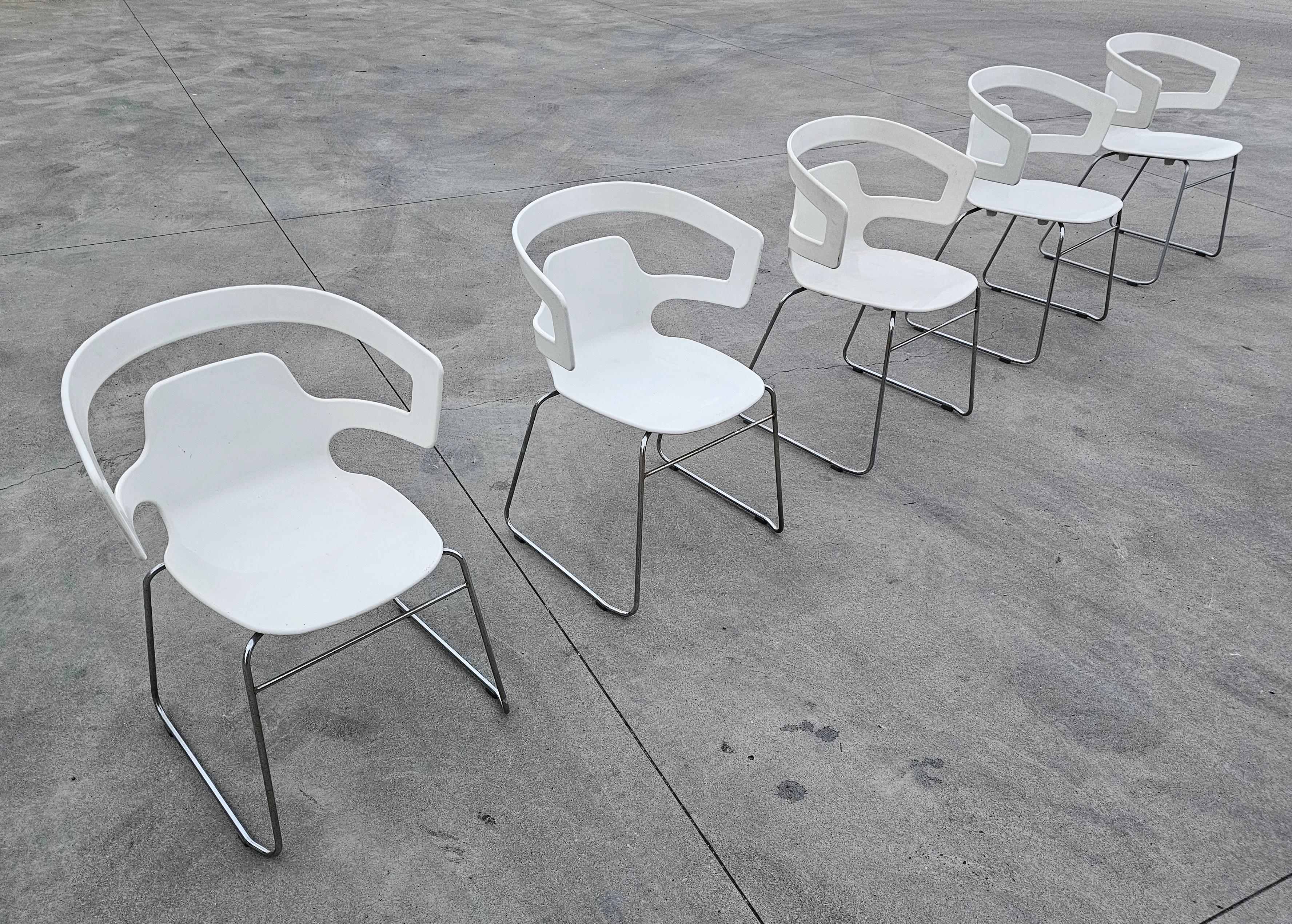 In this listing you will find Postmodern Garden Dining Chairs, model Segesta 501 designed by Alfredo Häberli for Alias. Segesta is a sledge chair with armrests, shell done in structure white plastic, and base in steel. The chairs are stackable and