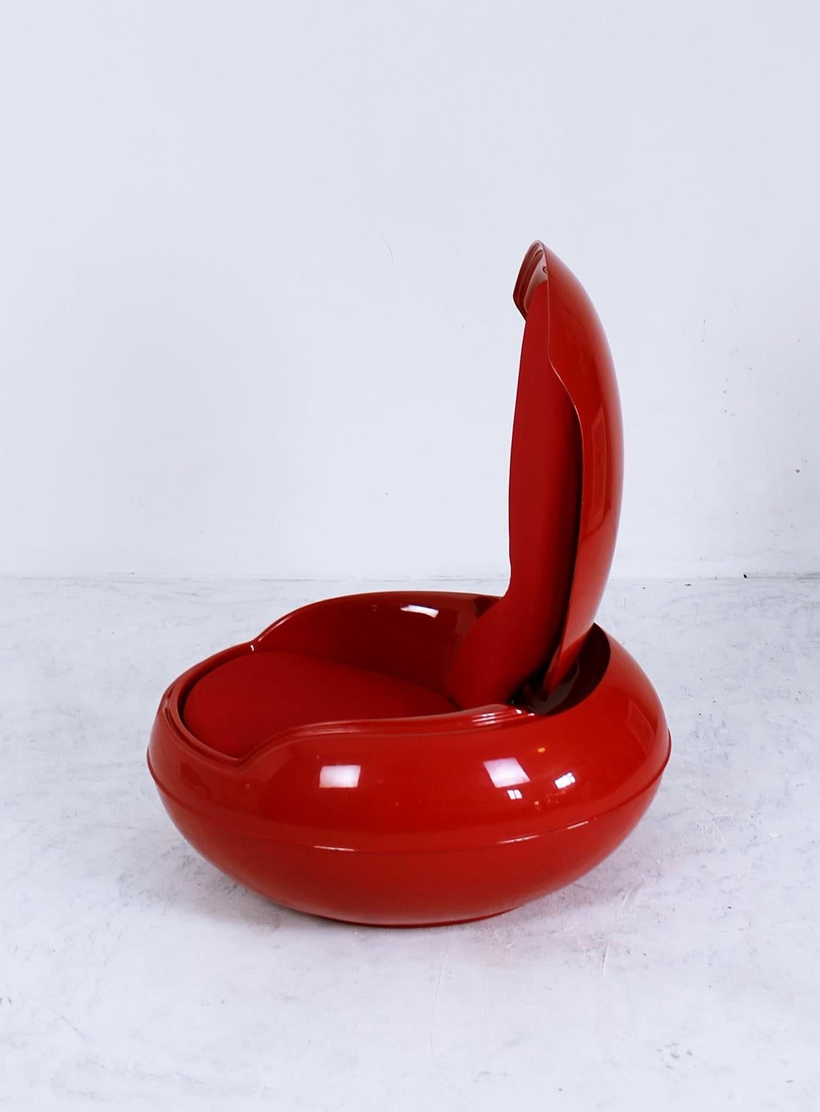 The garden egg chair was designed by Peter Ghyczy in 1968. It was manufactured by Reuter Products. The chair was designed for both indoor and outdoor use, although as a design icon and collectable it is rarely used outdoors. The chair lid lifts and