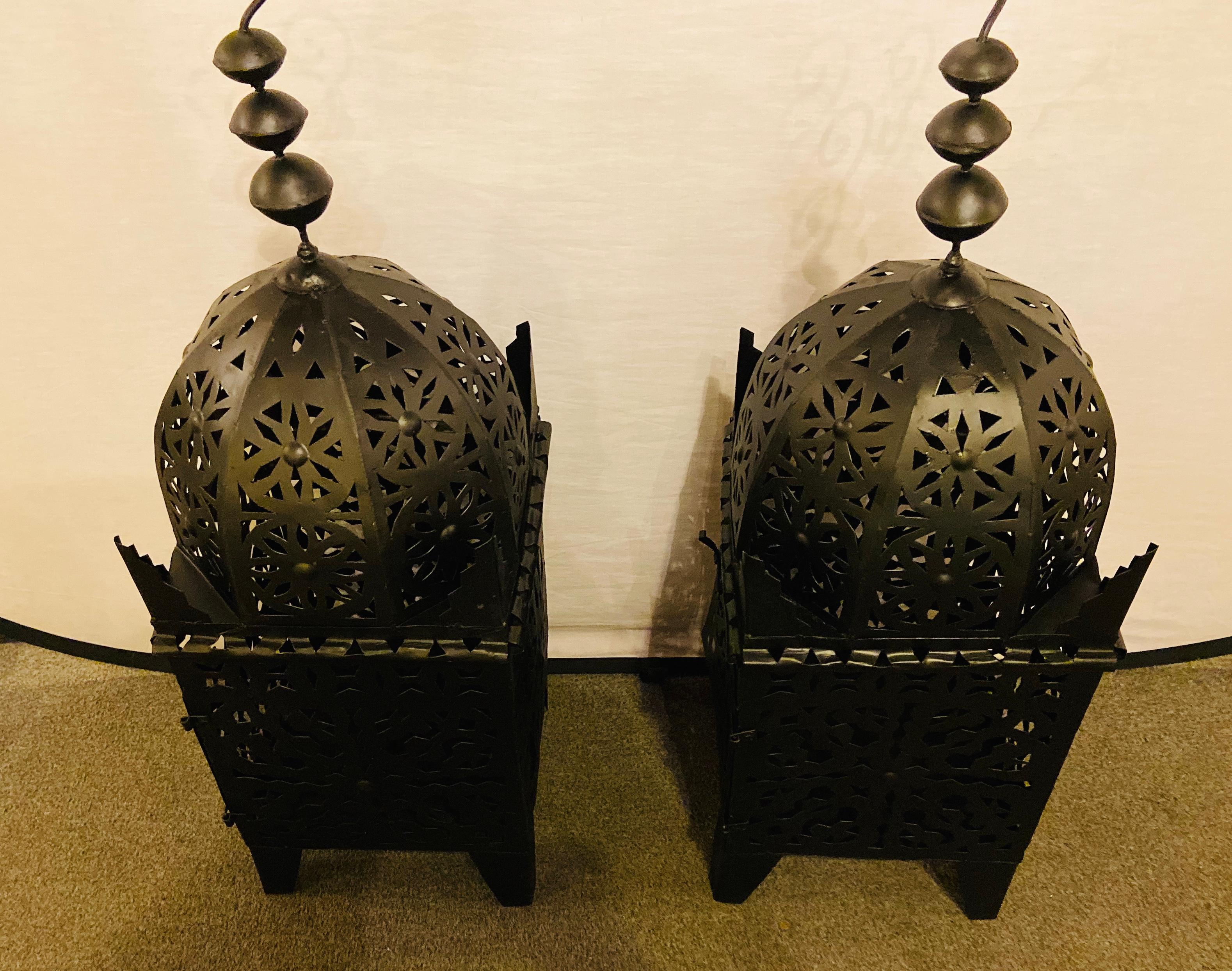 Garden floor lantern or candleholder in black, a pair

The pair of floor lanterns are hand carved of metal painted in black. Each lantern features a beautiful intricate design to emit soft and decorative lighting ambiance. The lantern can also be
