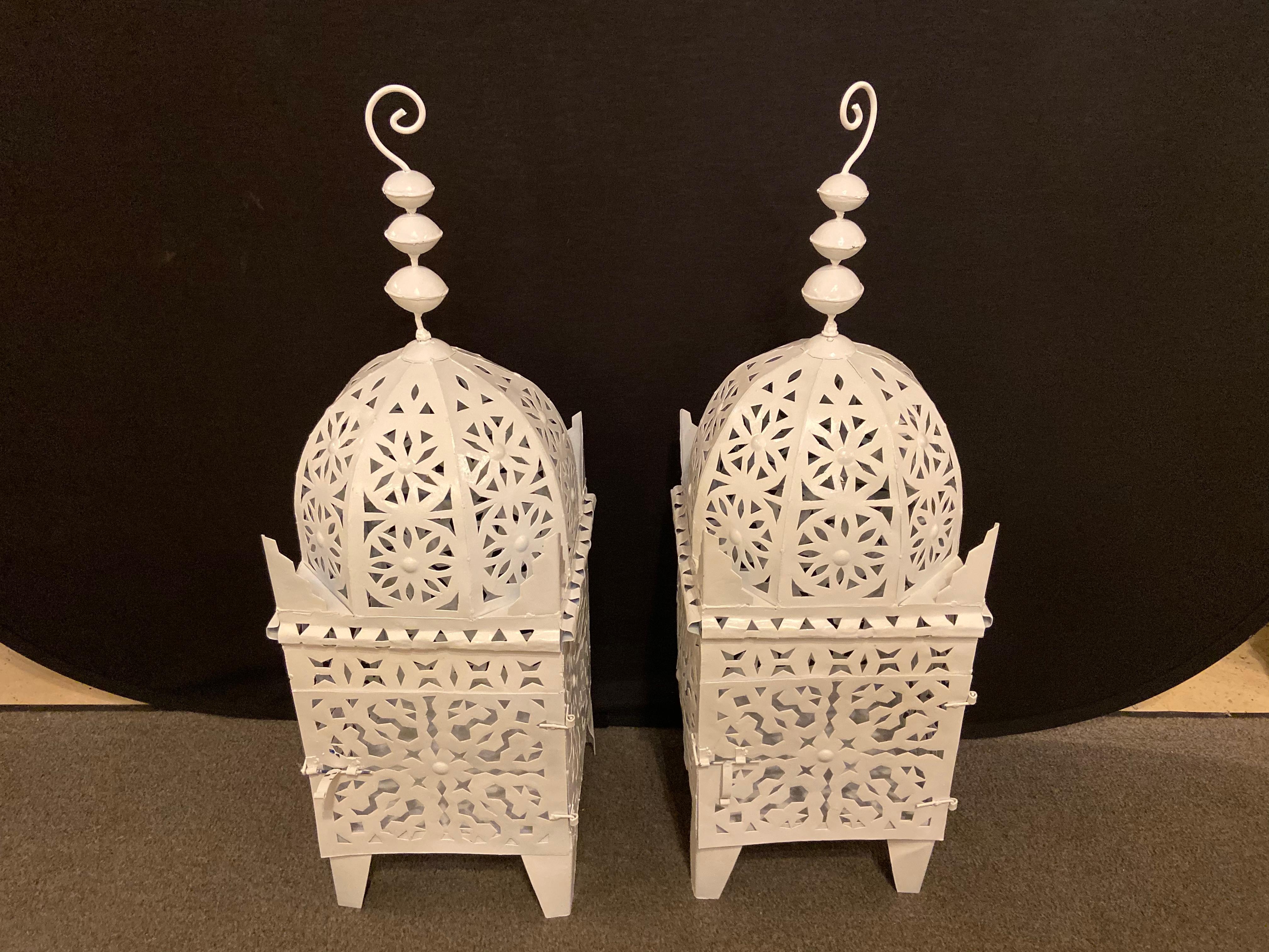 Garden floor lantern or candleholder in white, a pair

The pair of floor lanterns are hand carved of metal painted in white Majorelle inspired by Yves Saint Laurent Majorelle garden. Each lantern features a beautiful intricate design to emit soft