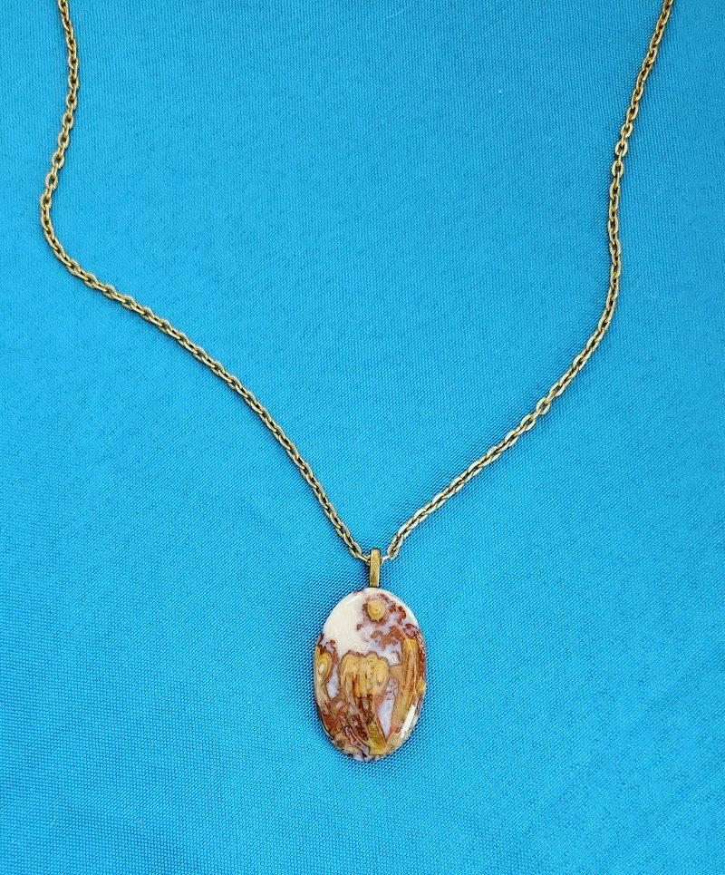 Garden/Floral Motif Naturally Occurring in Semiprecious Stone Pendant Necklace in vendita 2