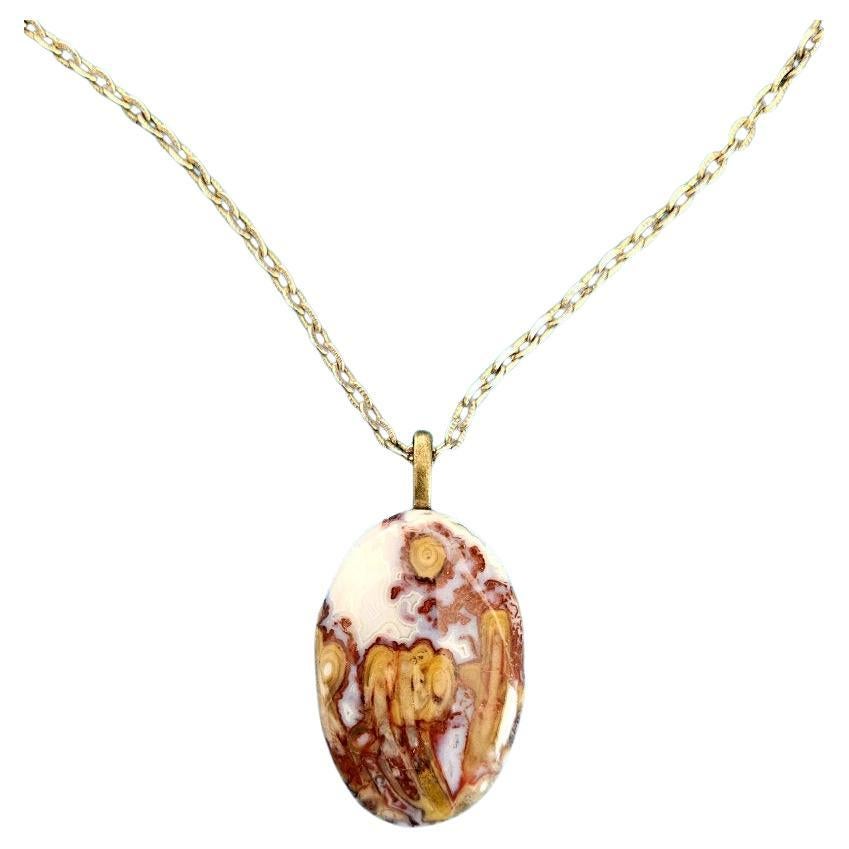 Garden/Floral Motif Naturally Occurring in Semiprecious Stone Pendant Necklace