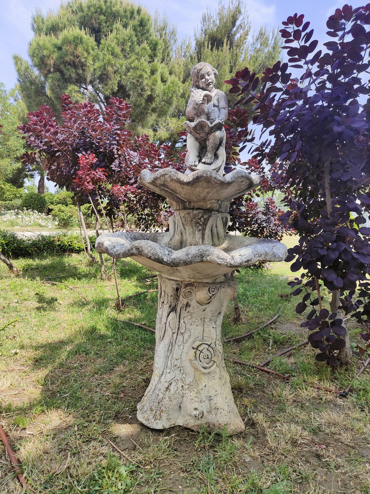 Gartenbrunnen aus der Mitte des 20. Jahrhunderts im Angebot 12