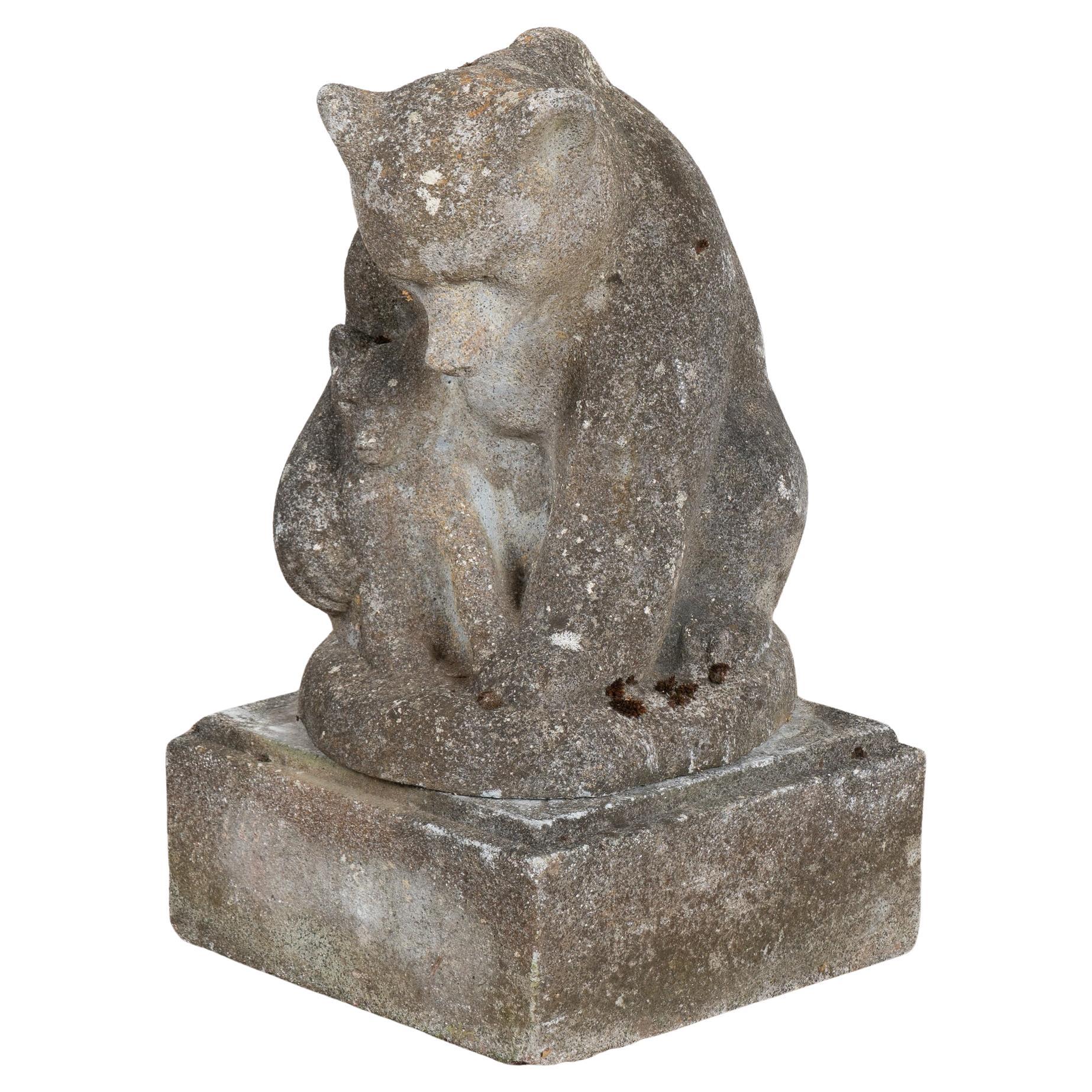 Escultura de piedra caliza de jardín de Oso y Cachorro, Dinamarca circa 1910-30 en venta