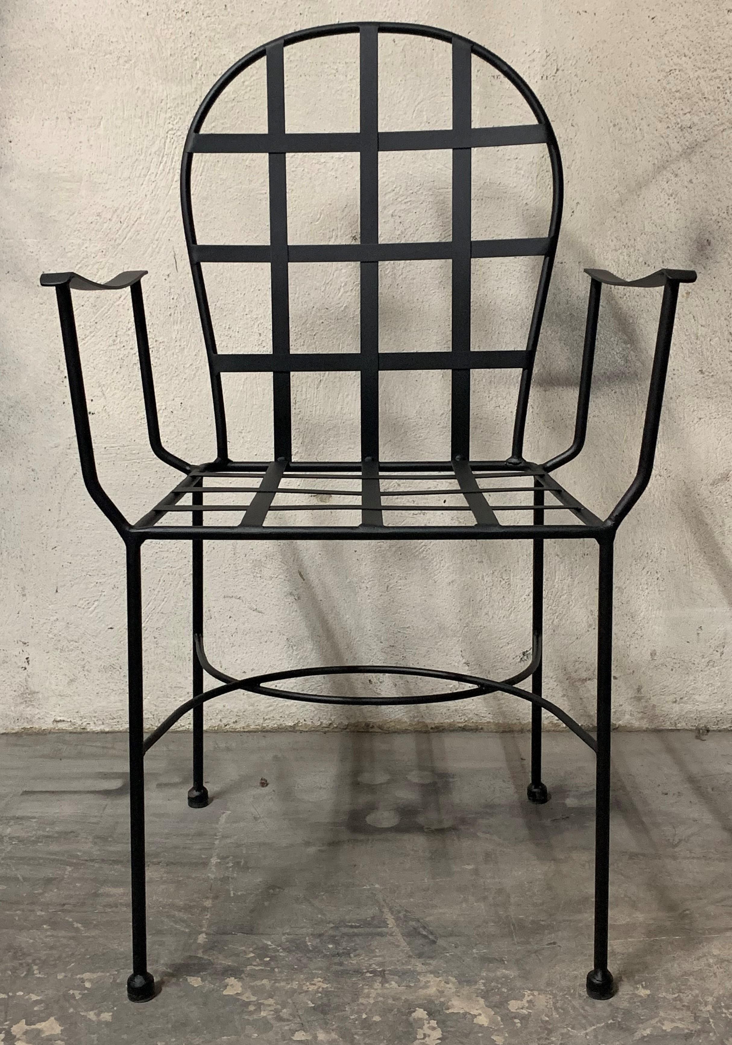 Country Fauteuils de jardin ou de salle à manger en fer forgé noir. Extérieur et extérieur en vente