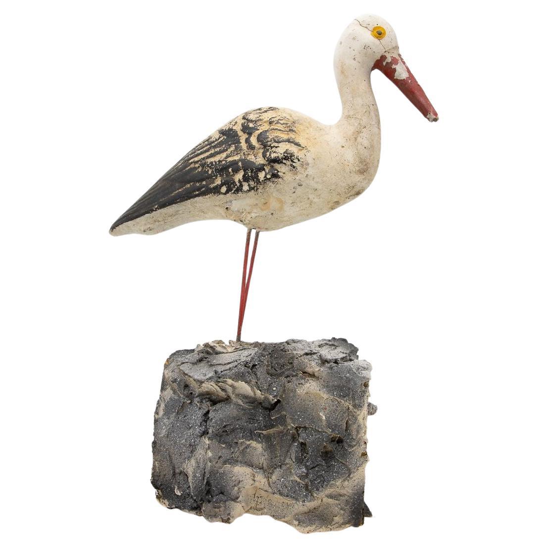 Adorno de jardín Gaviota de piedra sobre base de madera