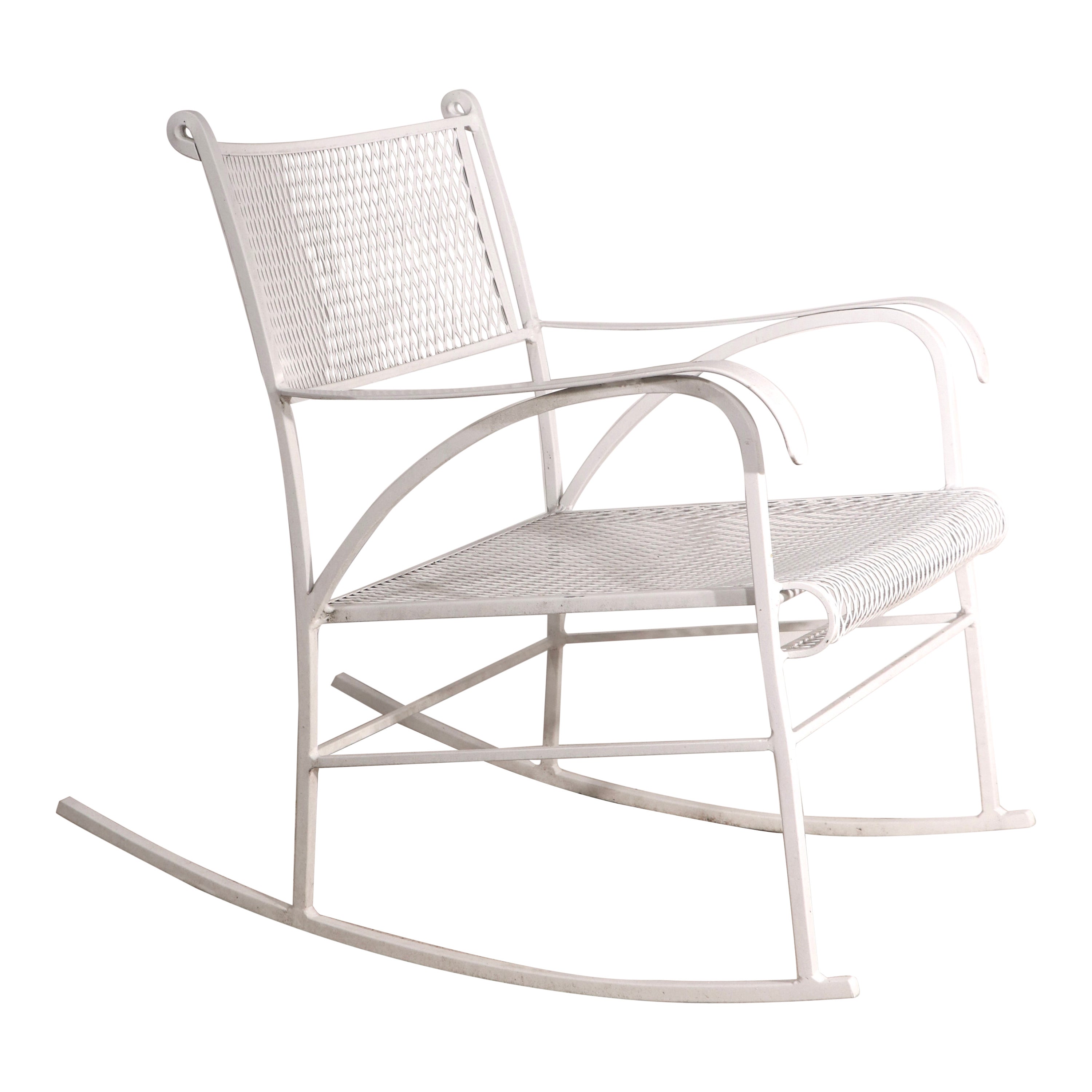 Chaise à bascule en métal pour jardin et patio attribuée à Woodard