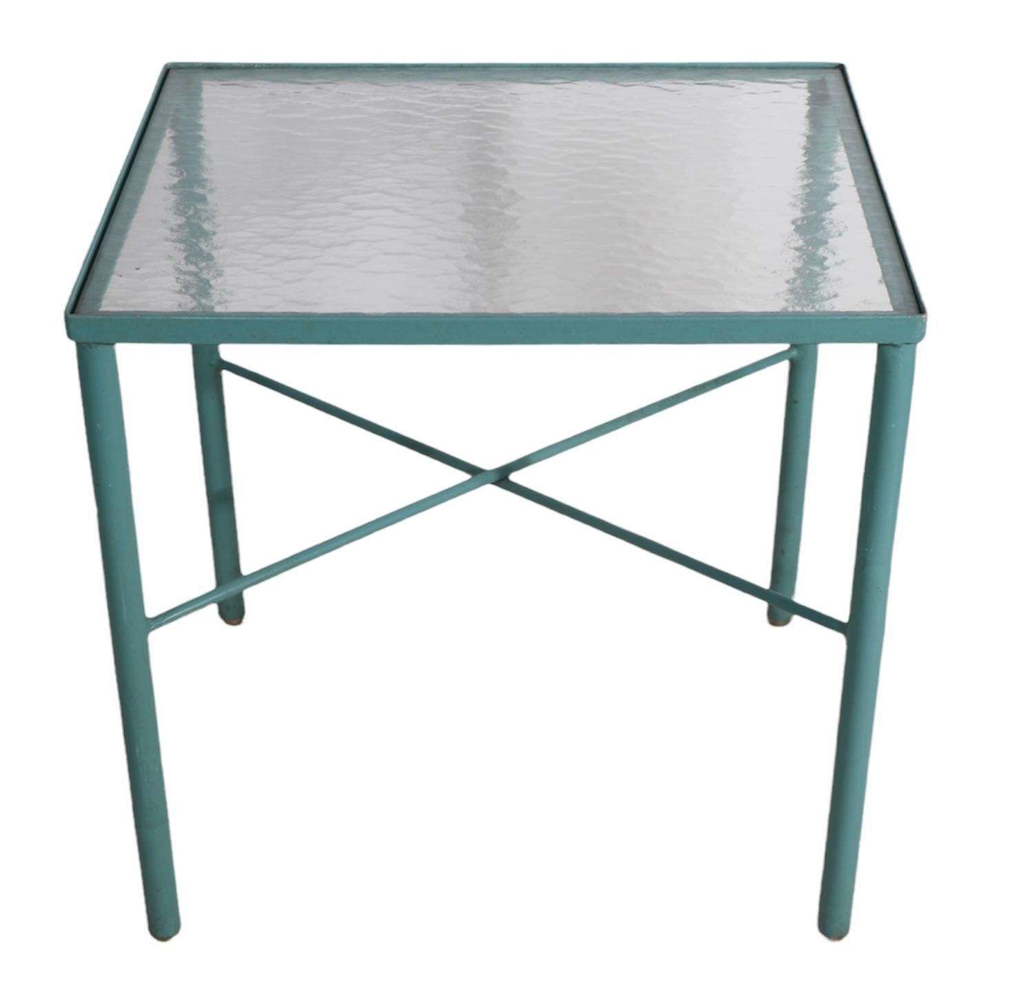 Garden Patio Poolside Table by Hauser Made in USA Ca. 1970's After Brown Jordan In Good Condition For Sale In New York, NY
