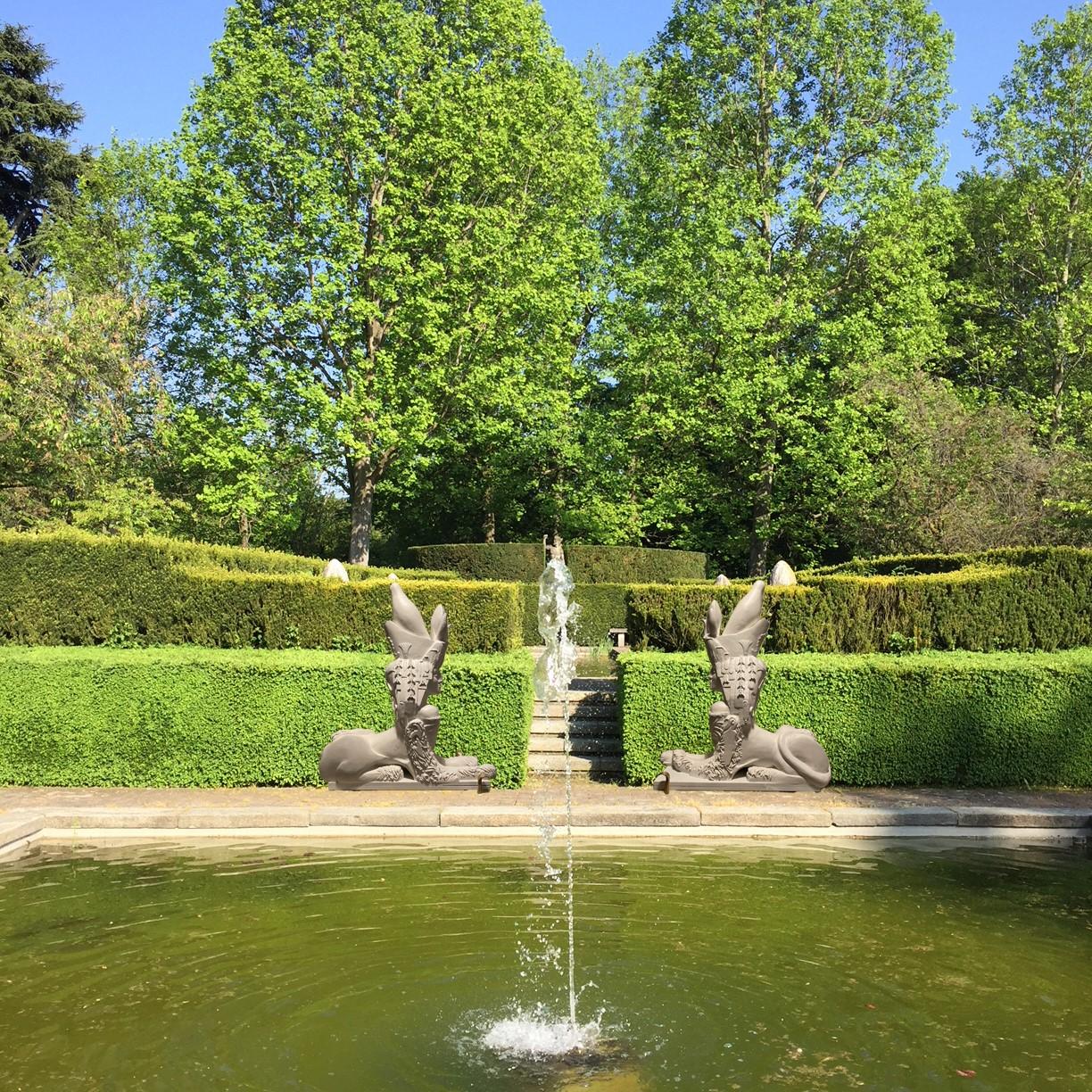 Escultura de jardín, contemporánea. Esfinge Nórdica, La Esfinge de Ruibarbo en venta 11