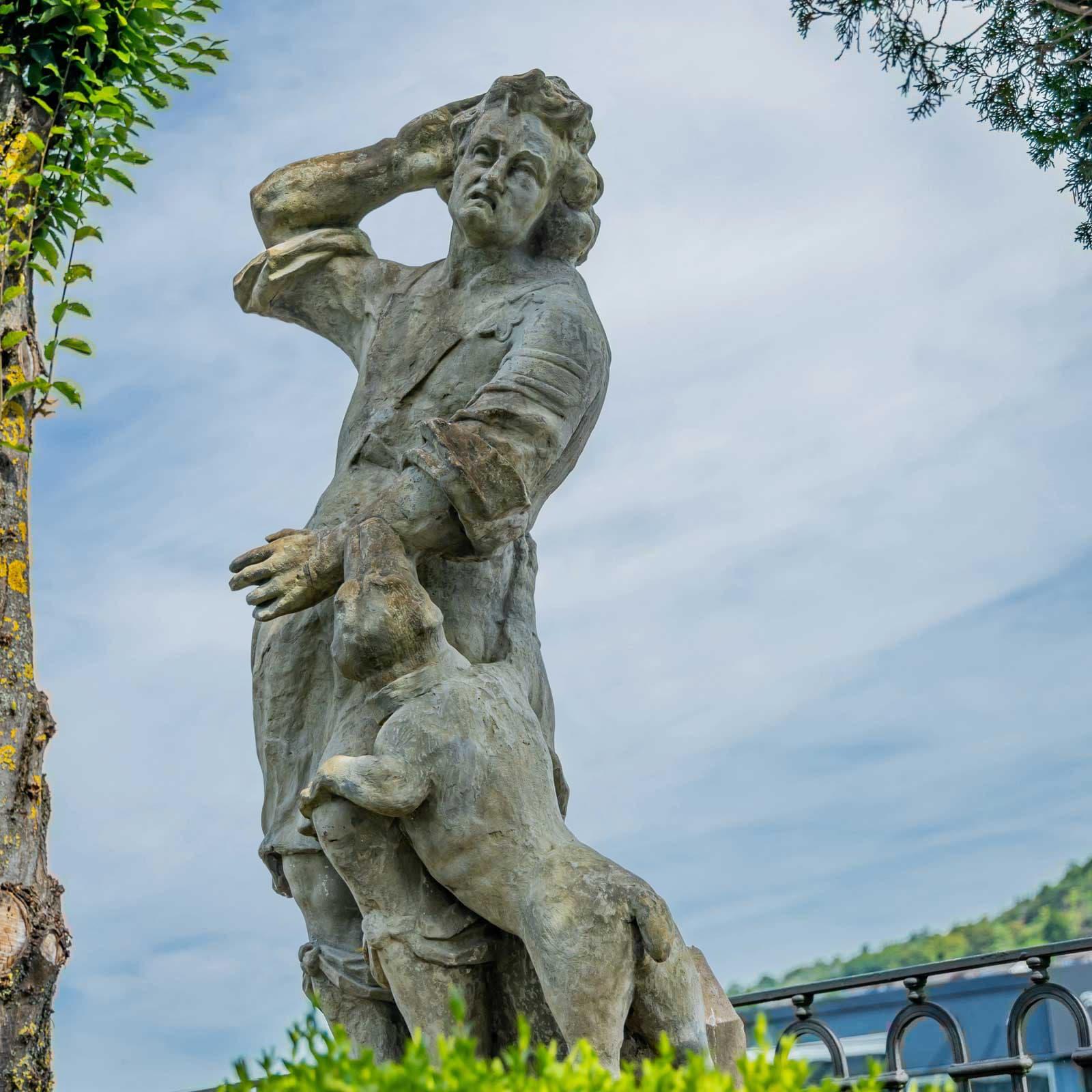 Sculpture de jardin d'un chasseur en vente 4