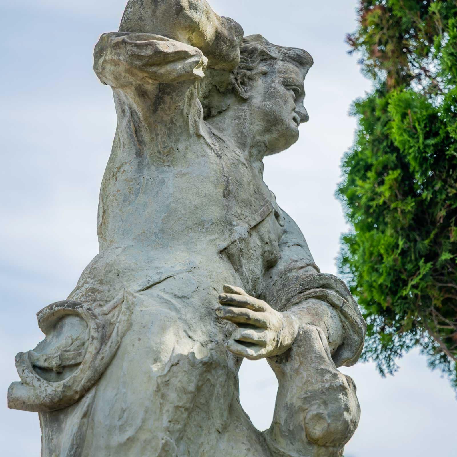 Sculpture de jardin d'un chasseur en vente 6
