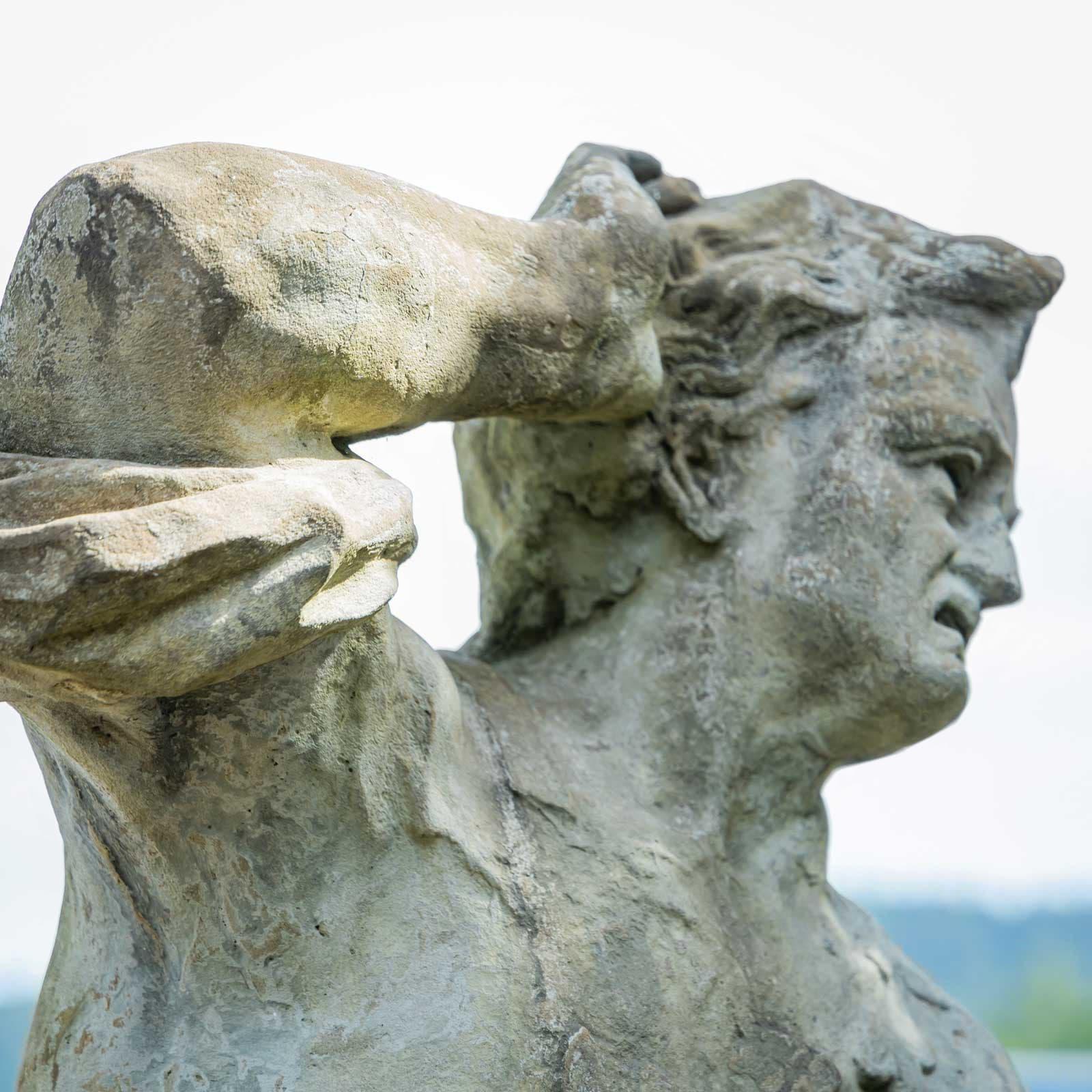 Sculpture de jardin d'un chasseur en vente 7