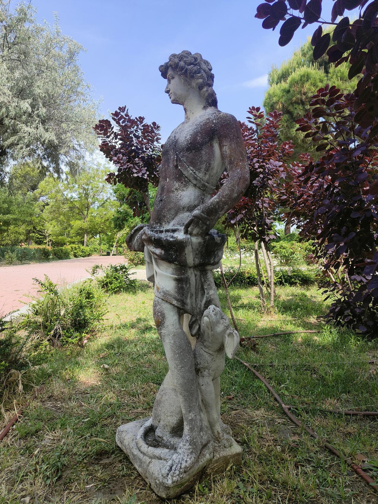 Représentation de la sculpture de jardin : Acteon en vente 3