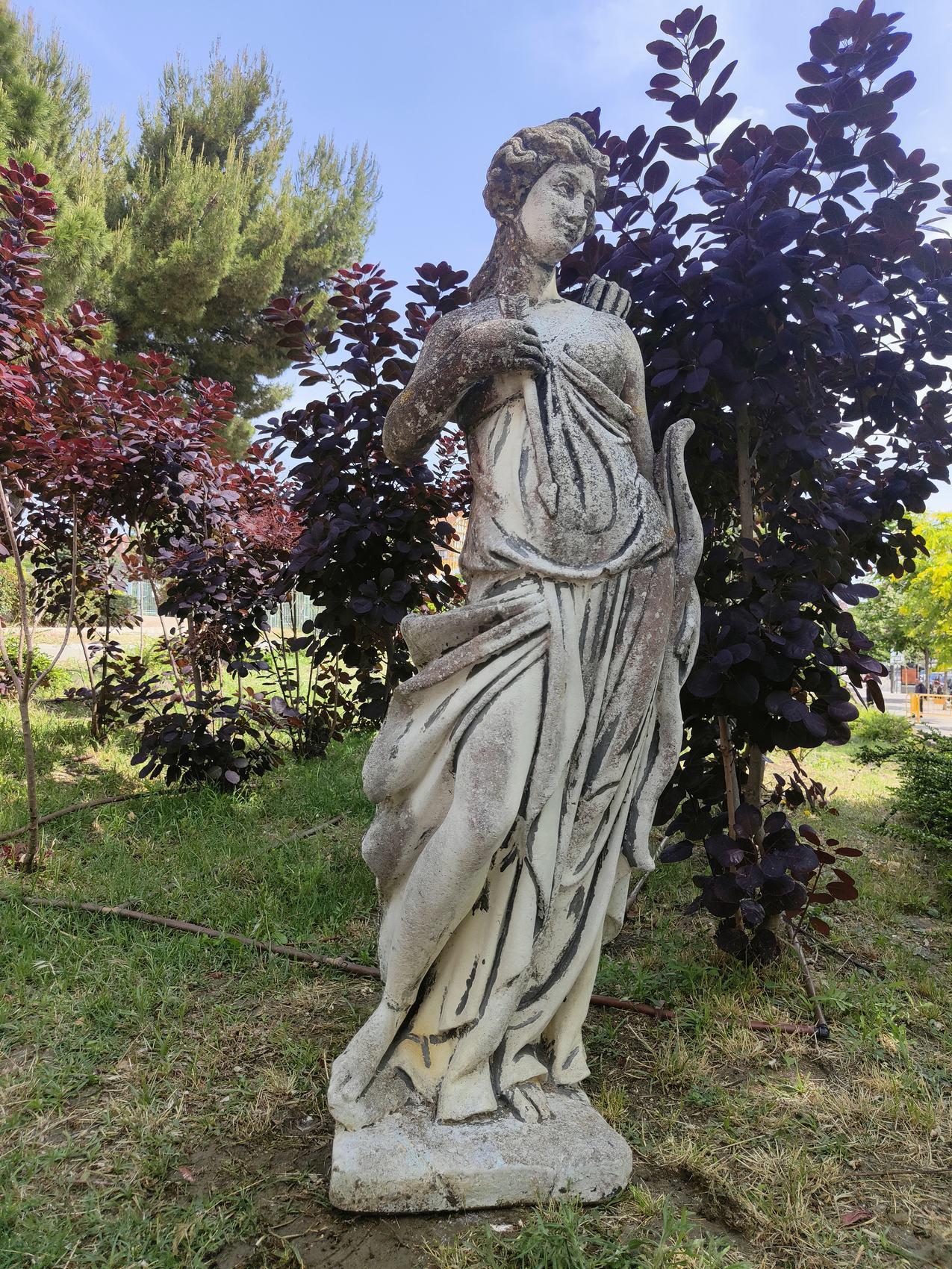 Garden Sculpture Representing: Artemis For Sale 2
