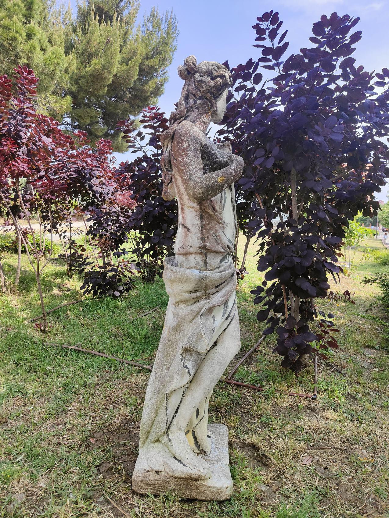 Garden Sculpture Representing: Artemis For Sale 3