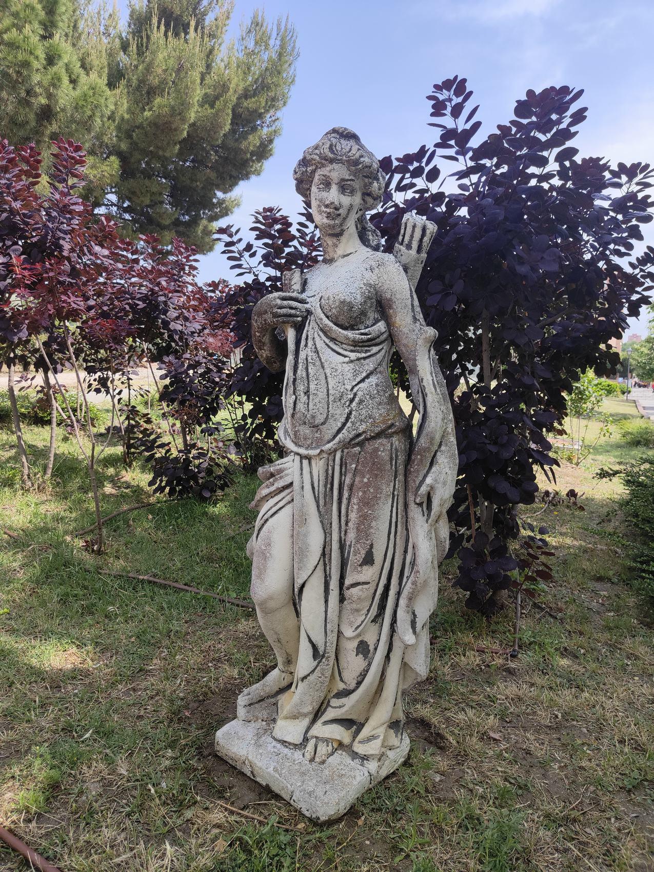 Garden Sculpture Representing: Artemis For Sale 8