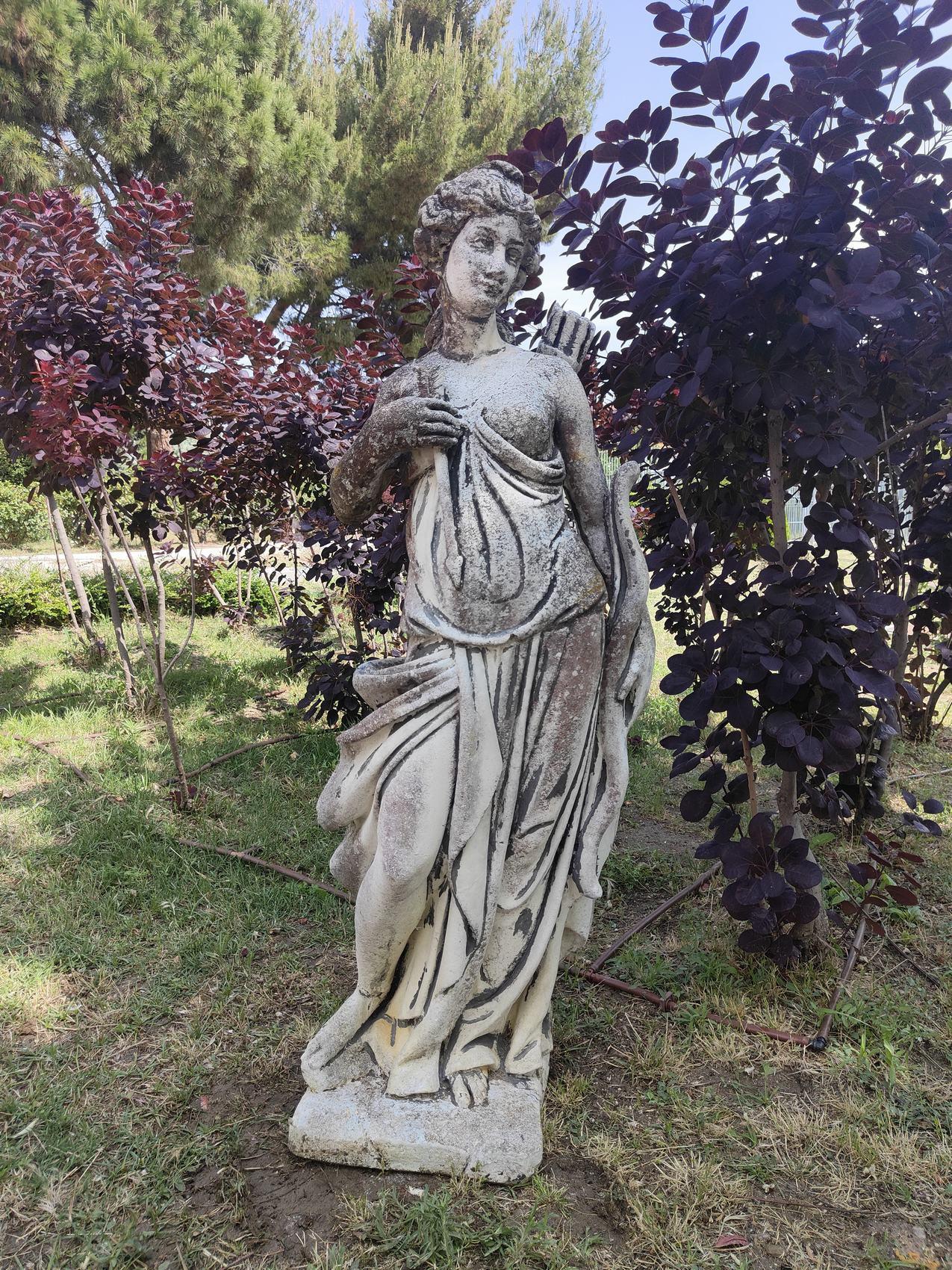 Garden Sculpture Representing: Artemis In Good Condition For Sale In Madrid, ES
