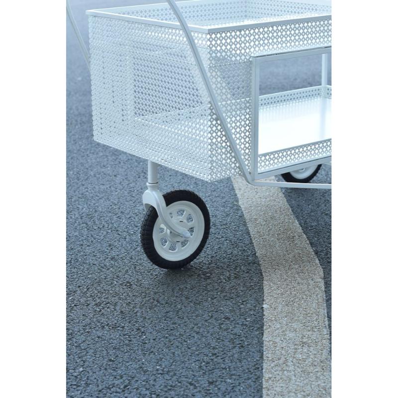 Gartenservierwagen aus perforiertem, weiß lackiertem Metall, Frankreich, 1950er Jahre im Angebot 6