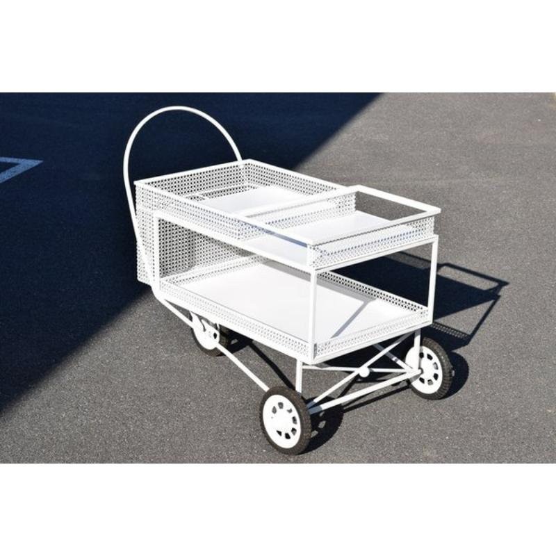 Gartenservierwagen aus perforiertem, weiß lackiertem Metall von Mathieu Matégot, Frankreich, 1950er Jahre
 
 Vintage By Design
 Mathieu Matégot (1910-2001)
 Gartentisch aus perforiertem Blech, weiß lackiert, mit zwei rechteckigen Ablagen mit