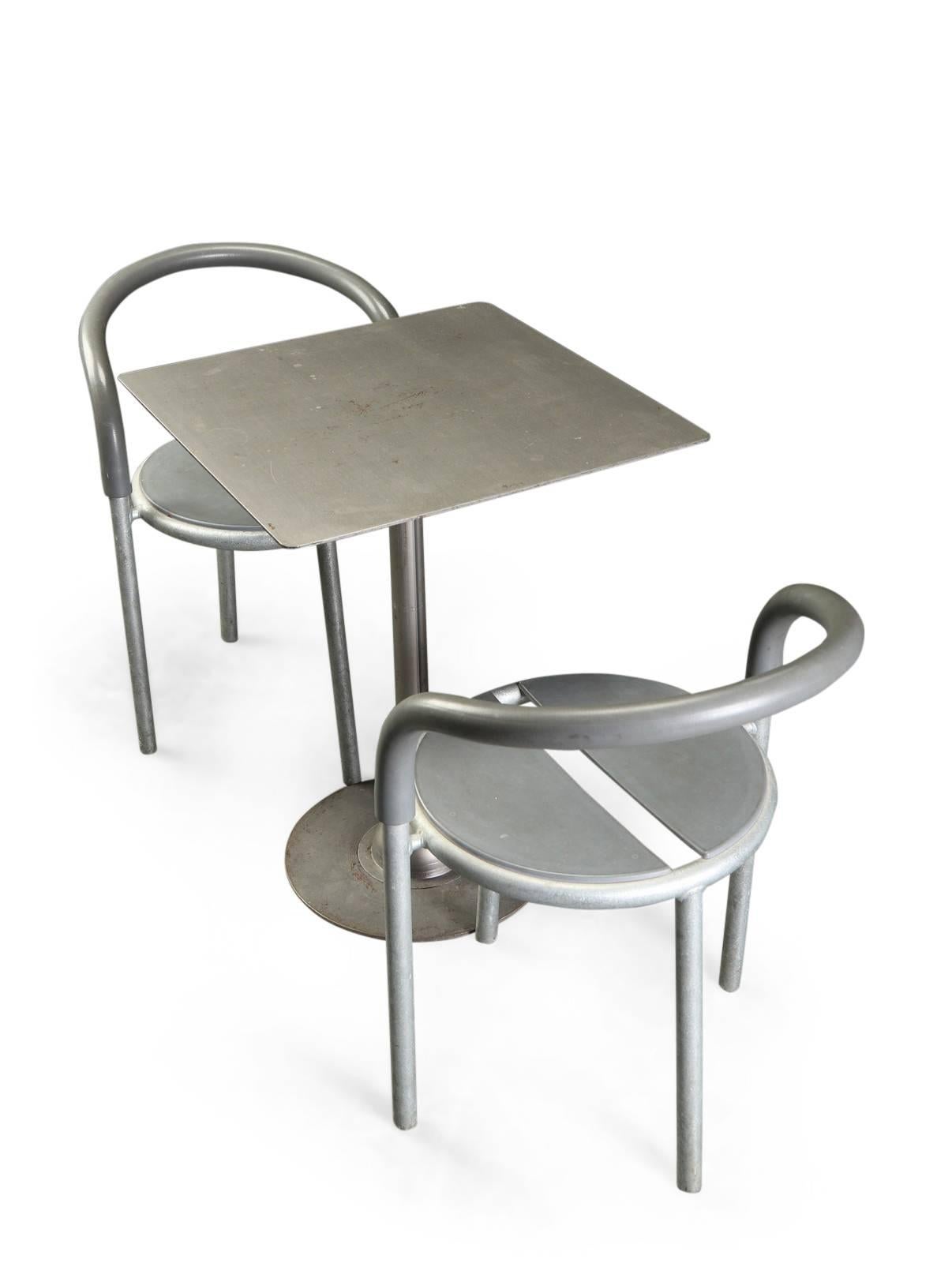 Niels Gammelgaard and Lars Mathiesen, Pair of stackable chairs / garden chairs with galvanized metal structure, gray rubber on the seat and backrest.
The chairs were created by Fritz Hansen, Pelikan Design in 1950s
Table included, H. 69, 55 x 55