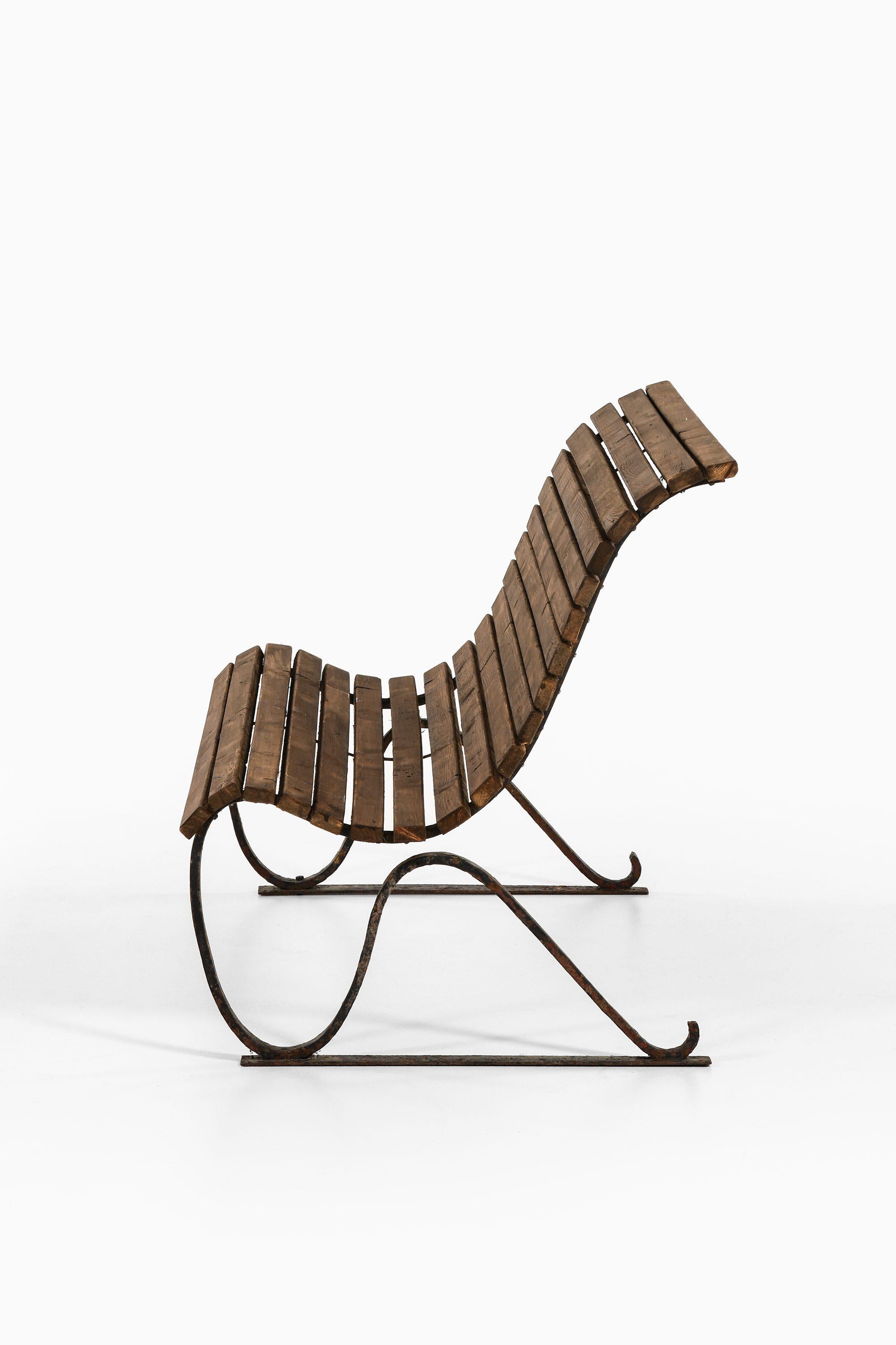 Scandinave moderne Canapé de jardin en fonte et bois, années 1940 en vente