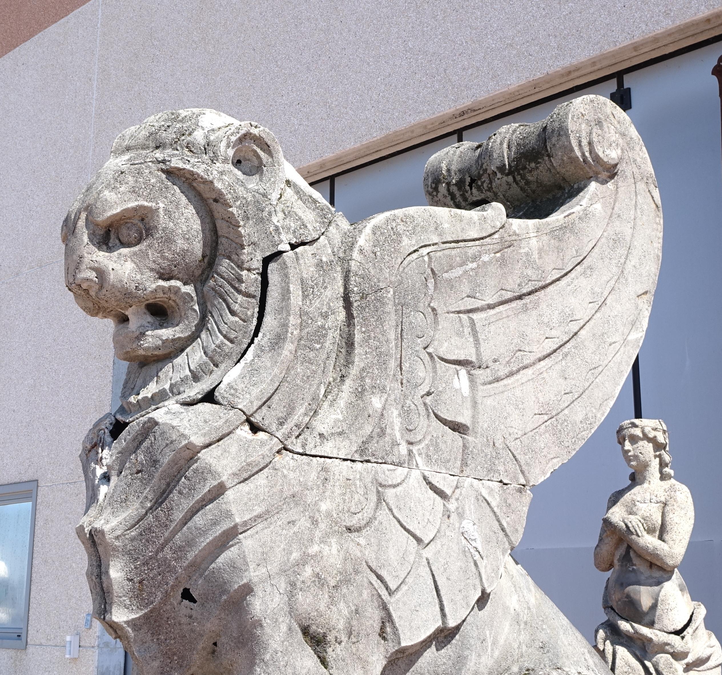 Garden statue, sphinx made for the central station of Milan, Stacchini De grandi For Sale 2