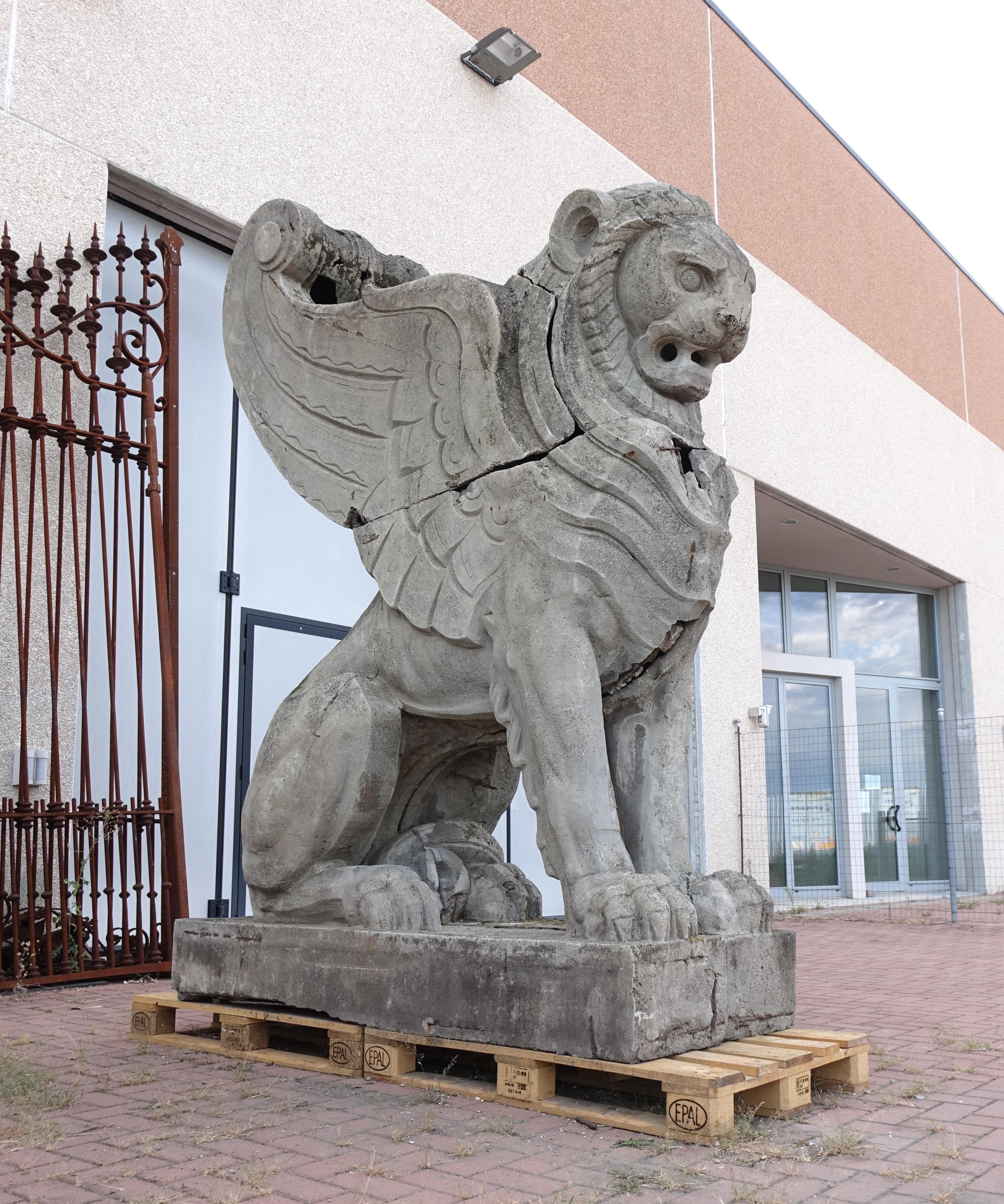Garden statue, sphinx made for the central station of Milan, Stacchini De grandi For Sale 7