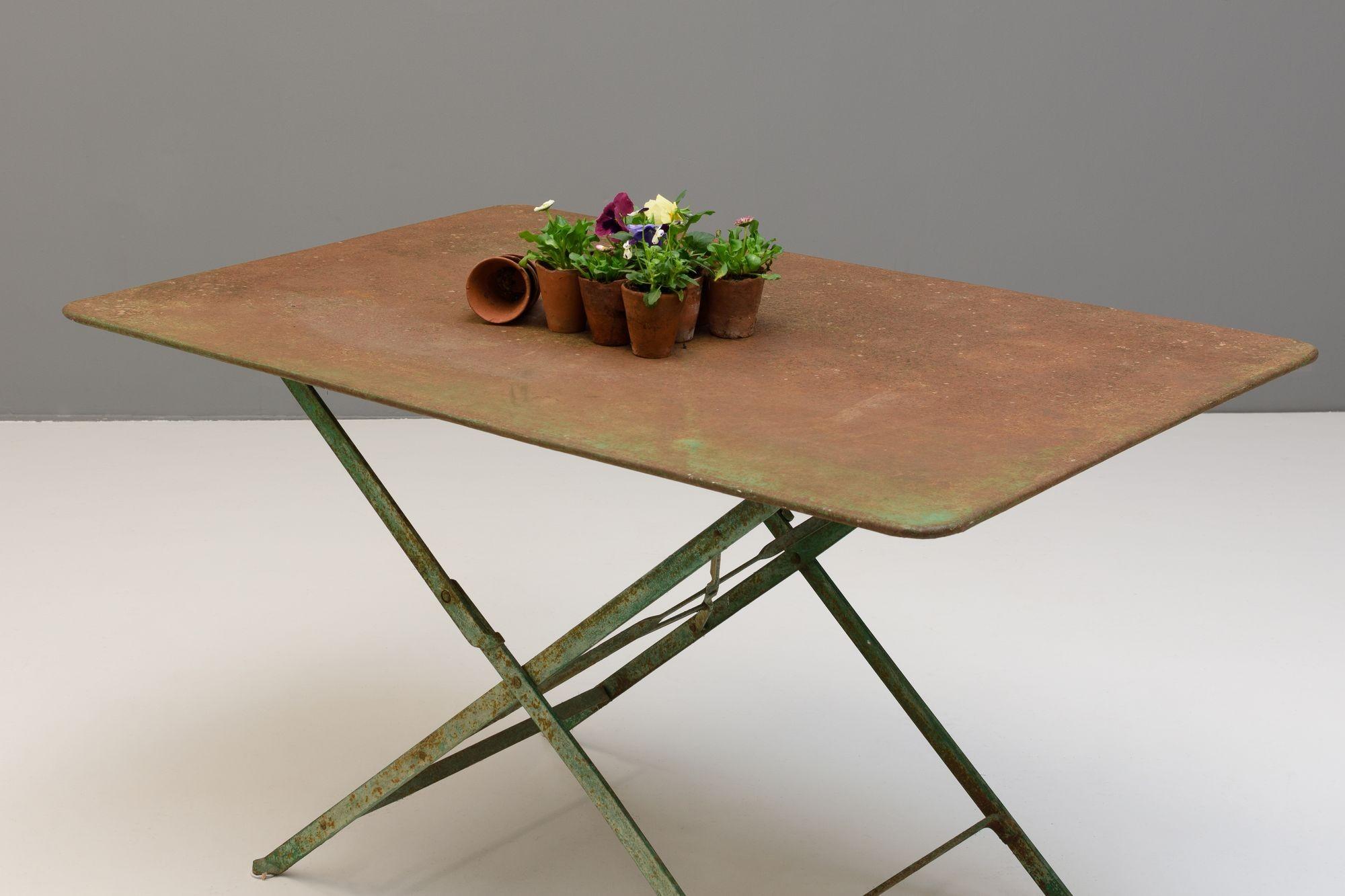 Français Table de jardin en vente