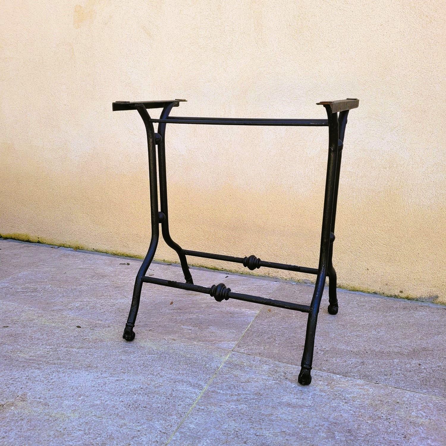 Garden Table, Stone And Iron, Late 19th Century
Garden table with a riveted iron base painted black and a very beautiful natural stone top (probably Lucerne stone)

Late 19th century
Patina of time

Height 83.5cm
128 x 70 cm