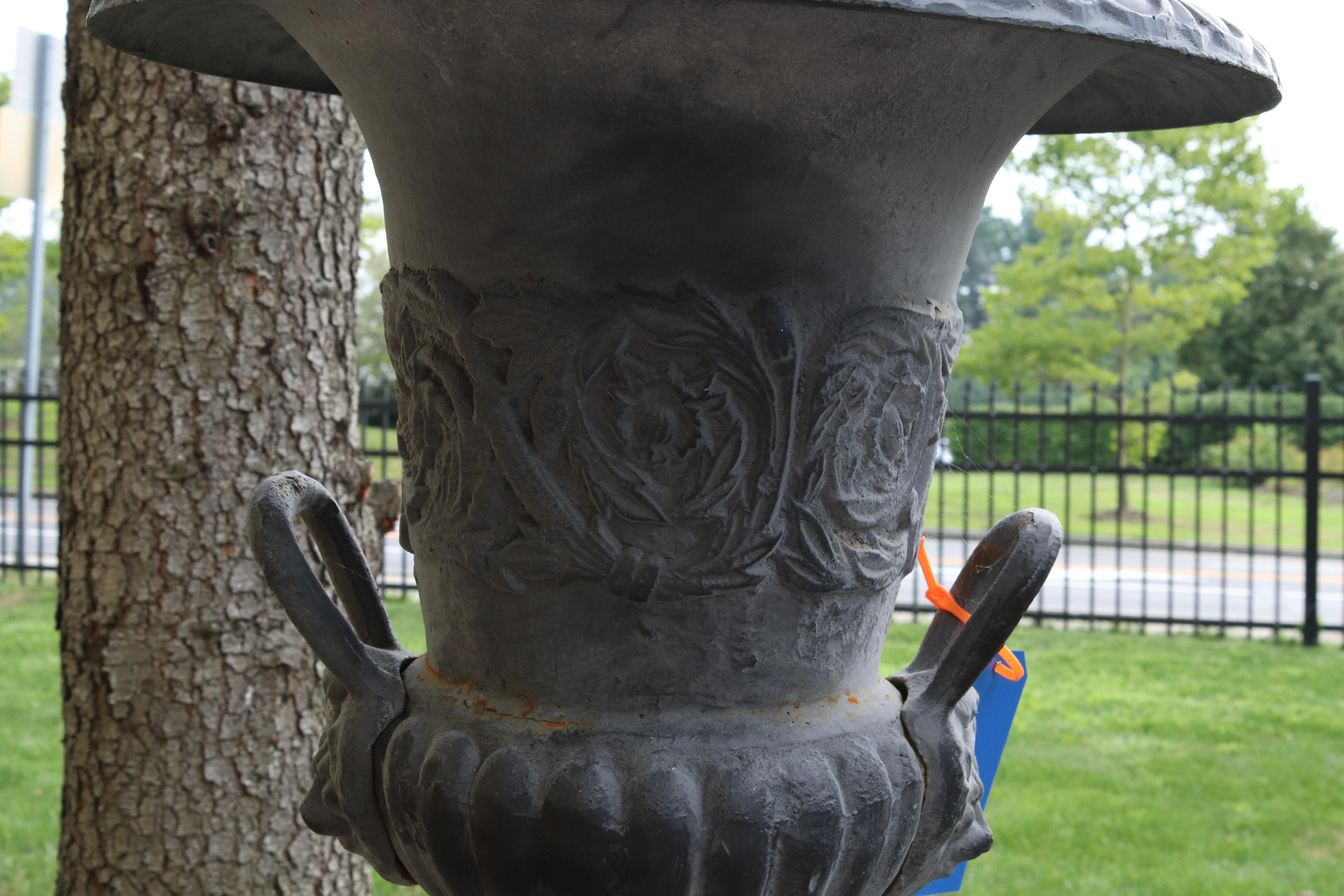 Garden Urn In Good Condition In Norwell, MA