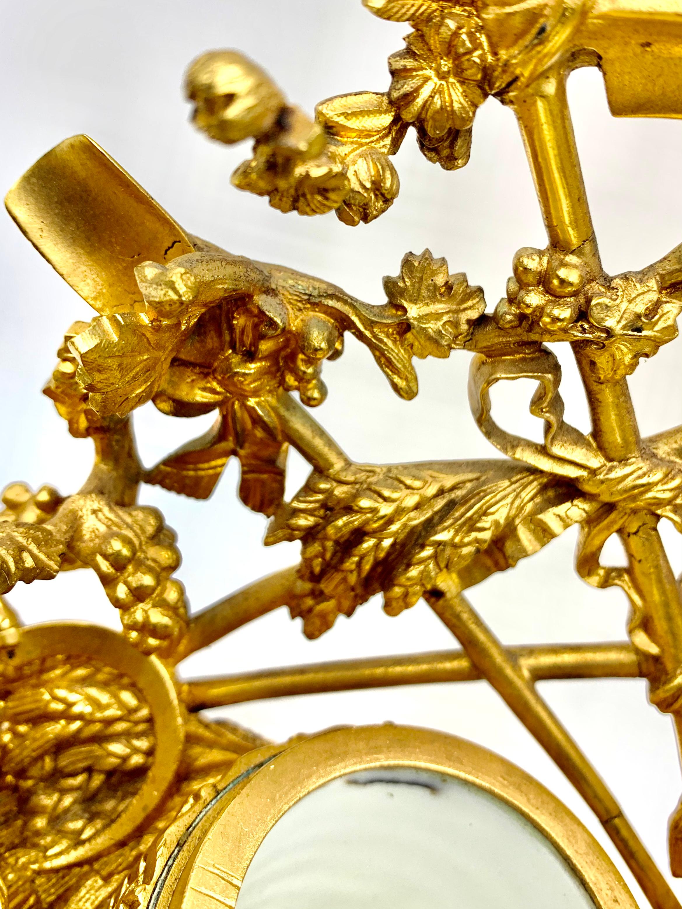Ravissement du jardinier, ruche ancienne en bronze doré de style Empire français Modèle Encrier en vente 3