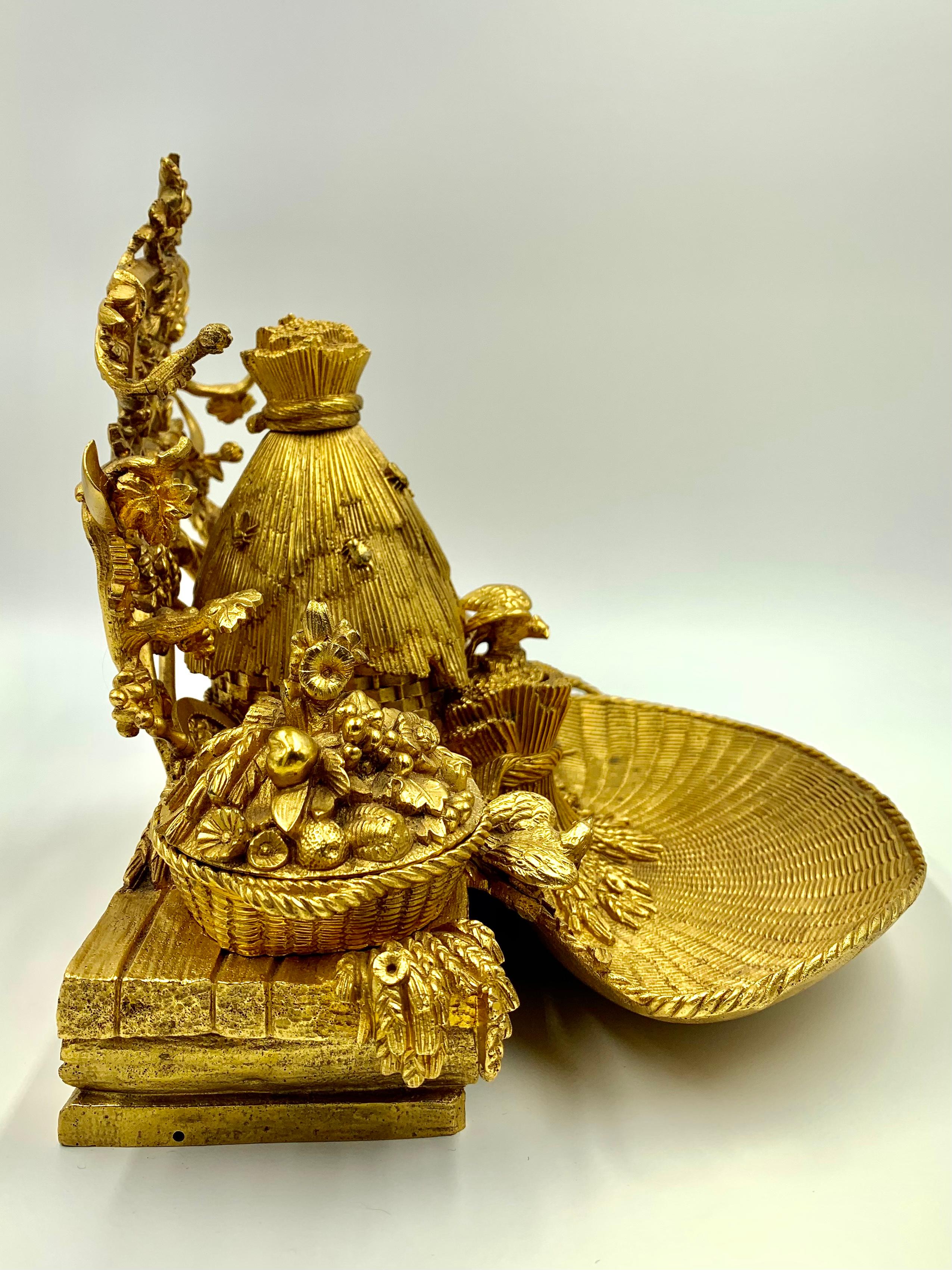 Ravissement du jardinier, ruche ancienne en bronze doré de style Empire français Modèle Encrier Bon état - En vente à New York, NY